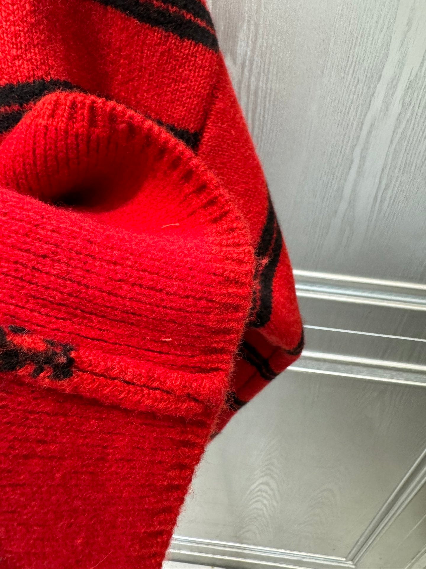 Mu 25fw Red striped knitted sweater