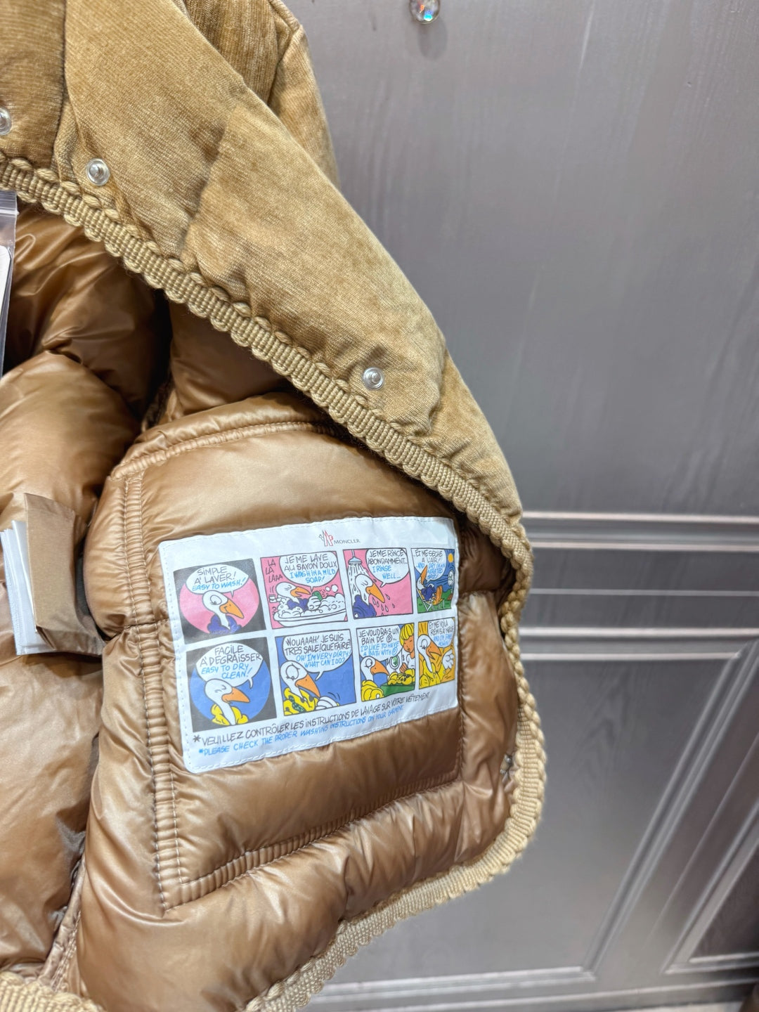 Moc 25fw Milk tea colored velvet down jacket