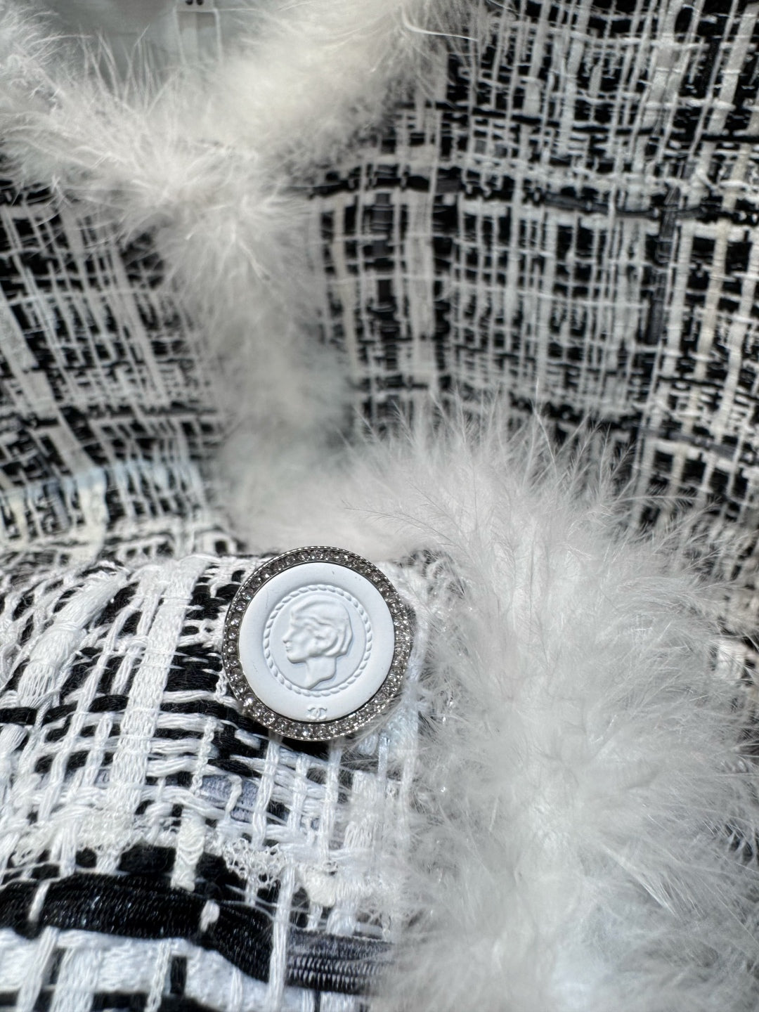 Cha 25fw Black and white checkered feather border jacket