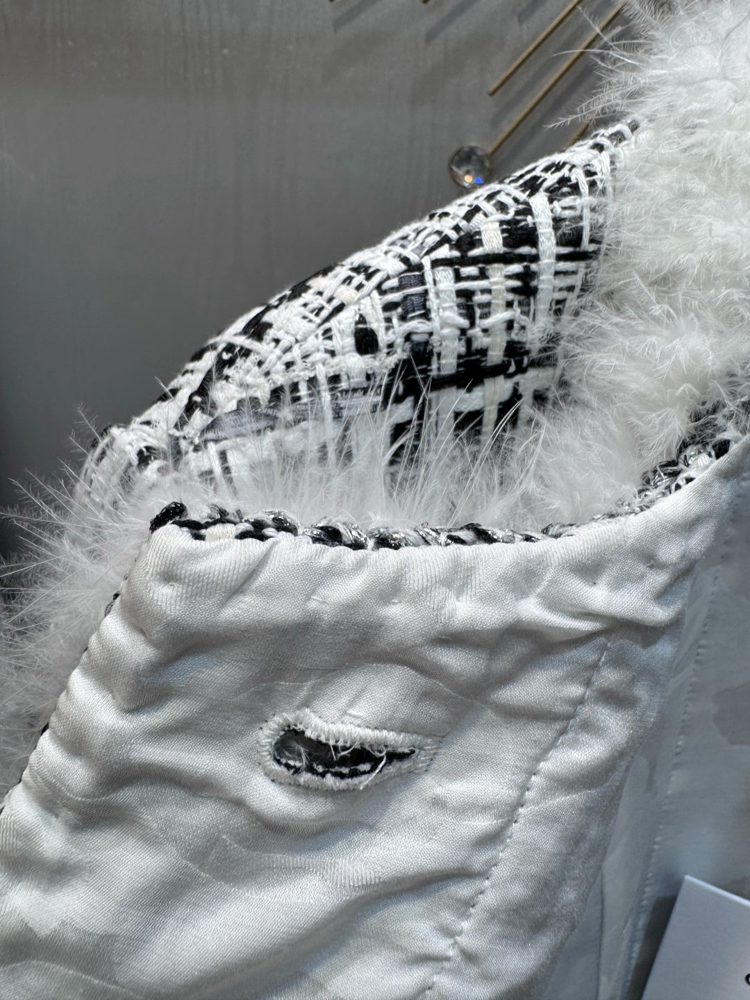 Cha 25fw Black and white checkered feather border jacket