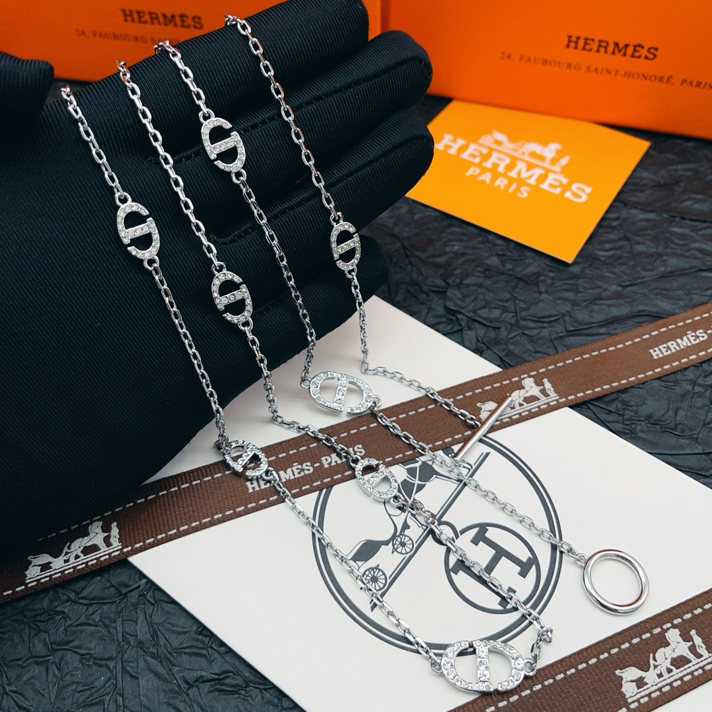 h**Pig nose gold sweater chain