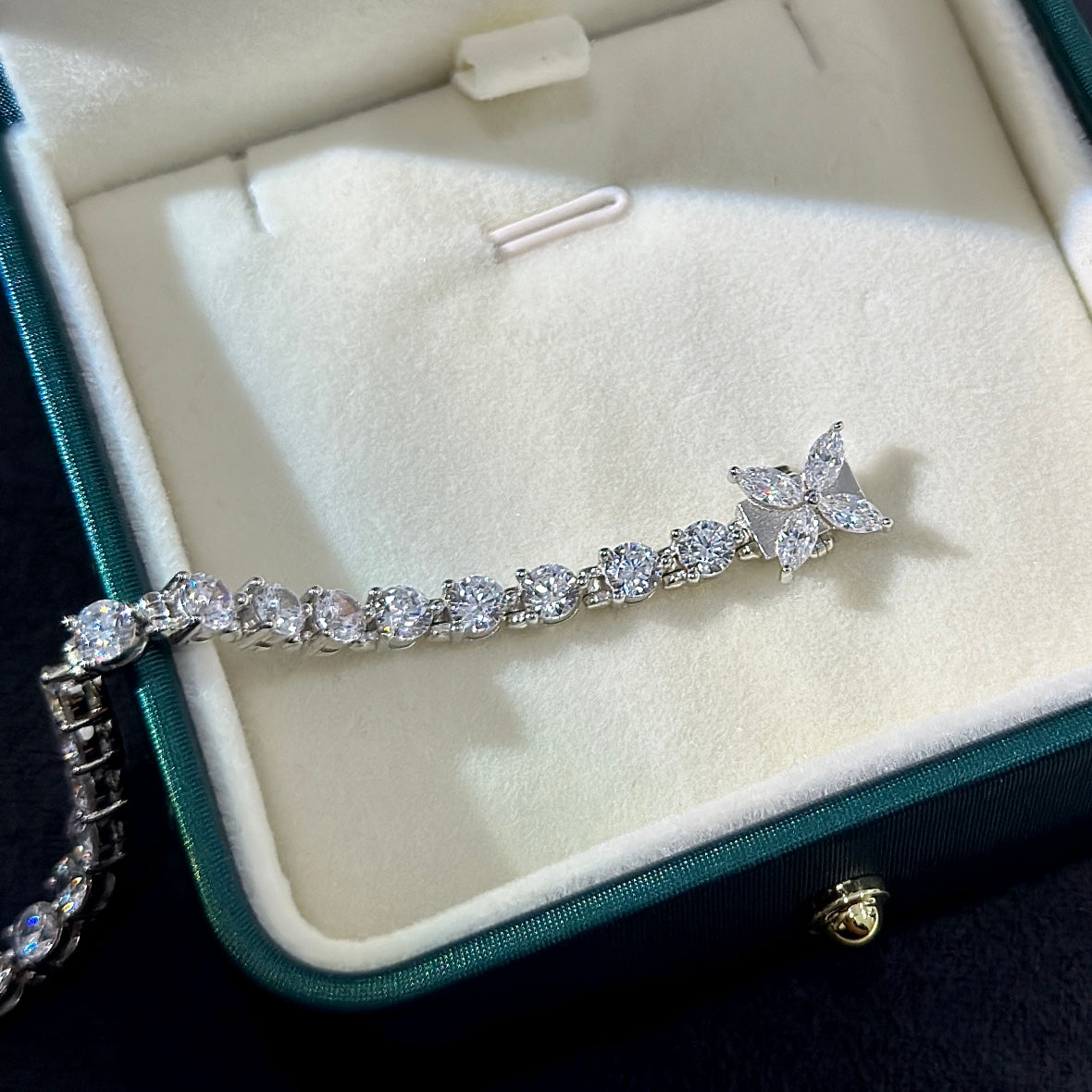 High-carbon diamond top-grade S925 sterling silver platinum set with diamonds