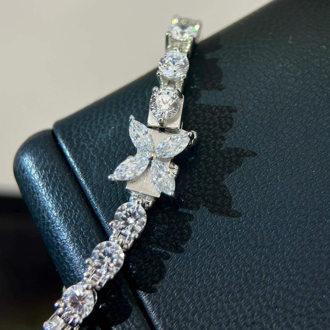 High-carbon diamond top-grade S925 sterling silver platinum set with diamonds