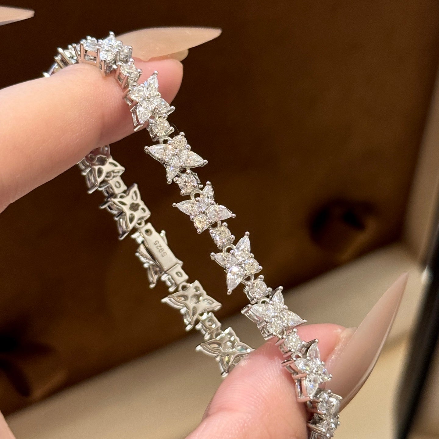 T**Floral teardrop bracelet with 5A high-carbon diamonds