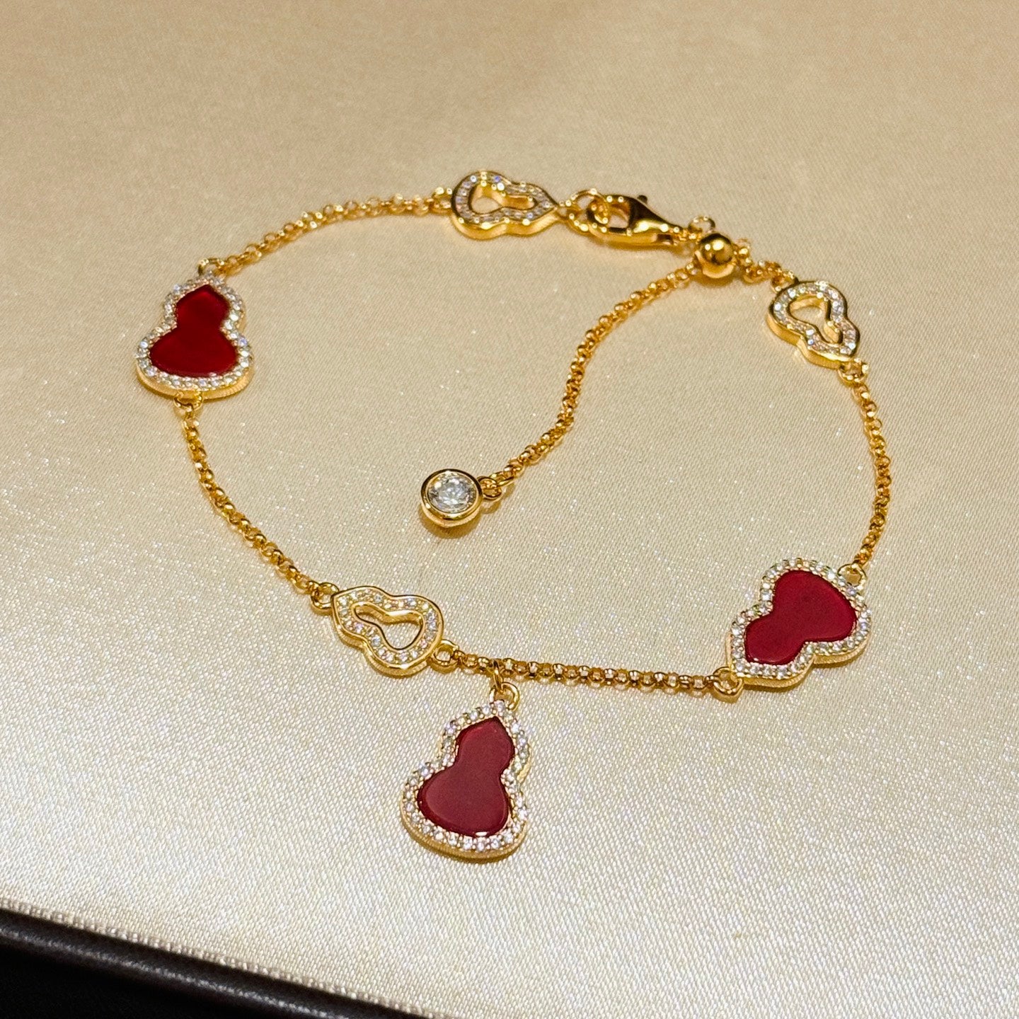 Red agate six-gourd bracelet