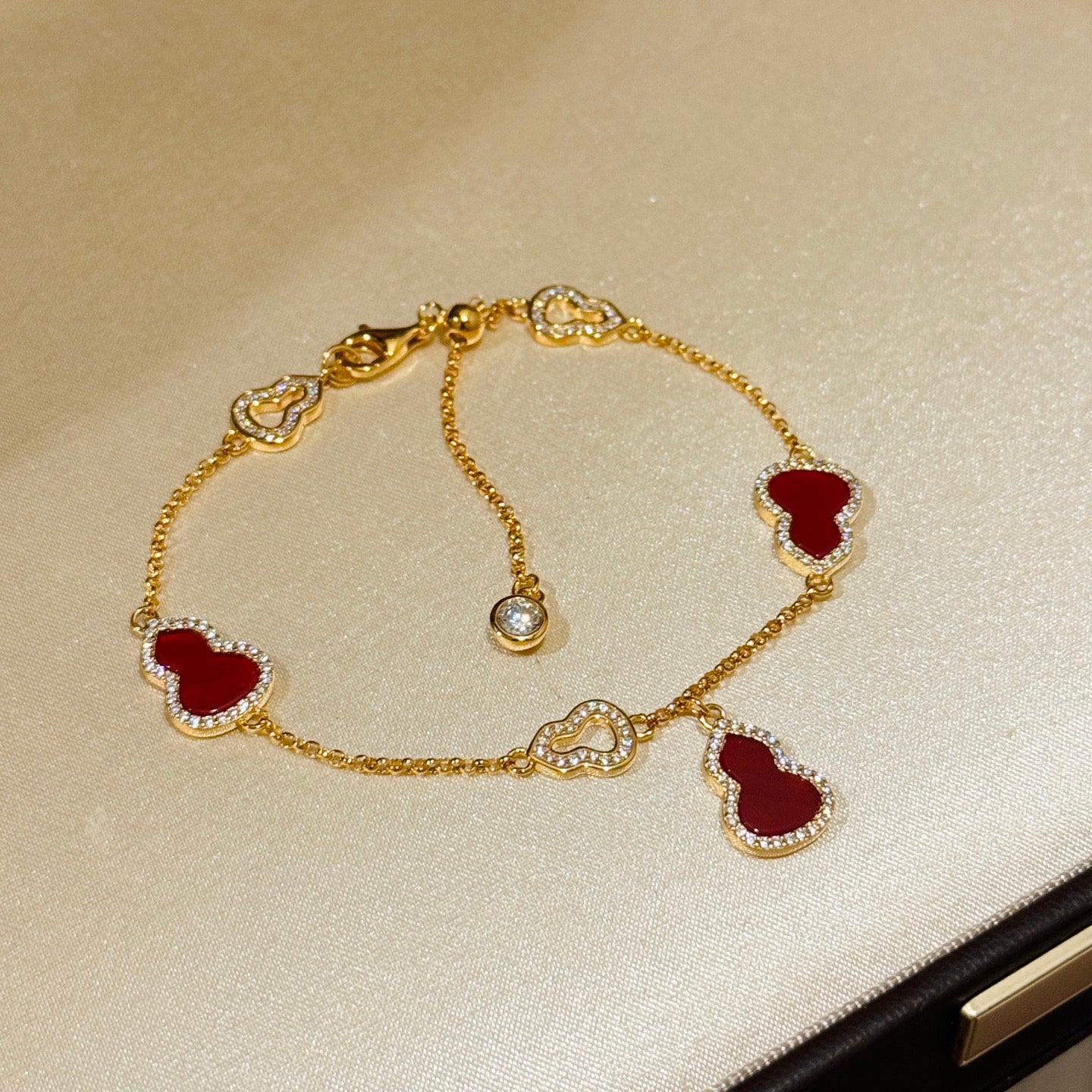 Red agate six-gourd bracelet