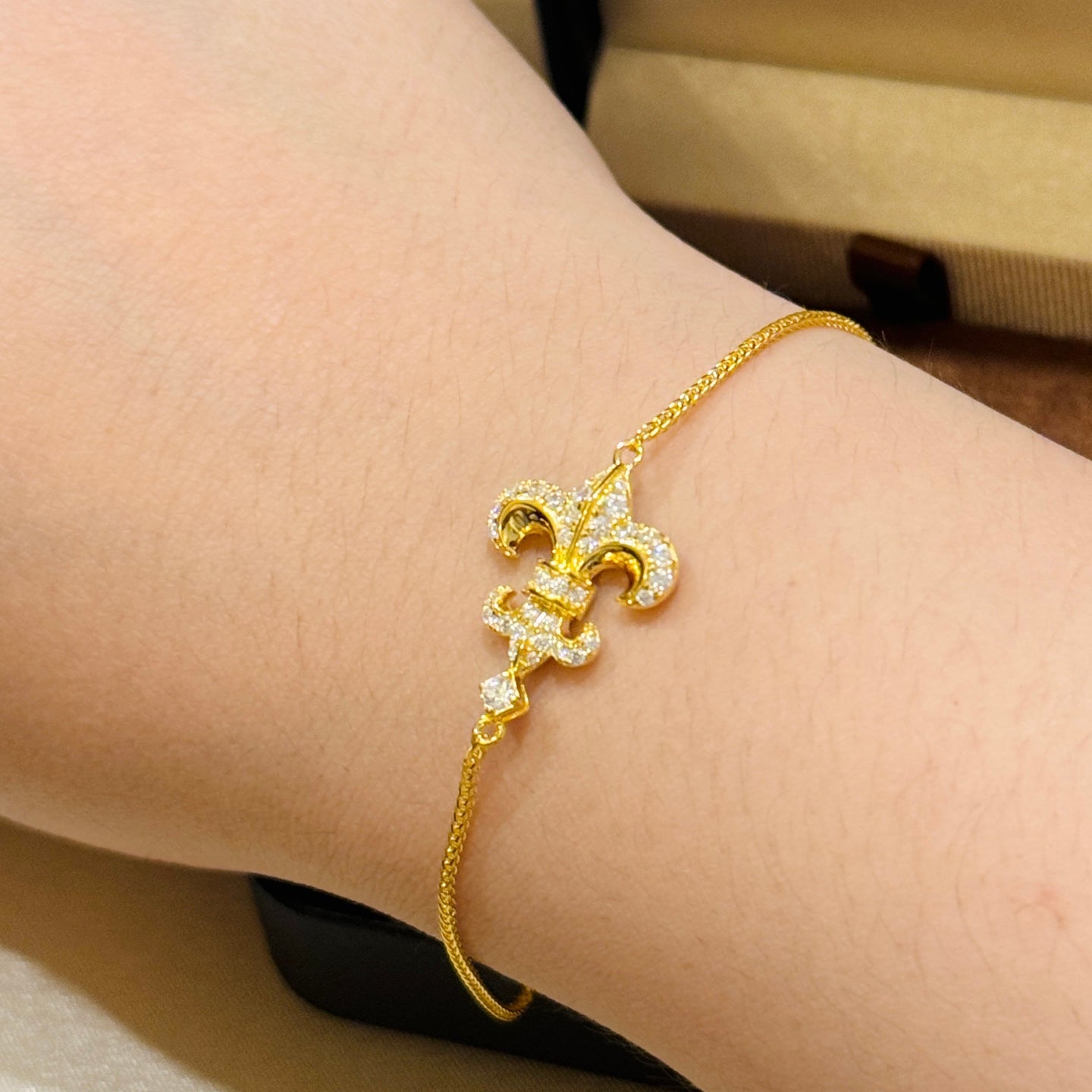 Anchor-shaped full diamond bracelet