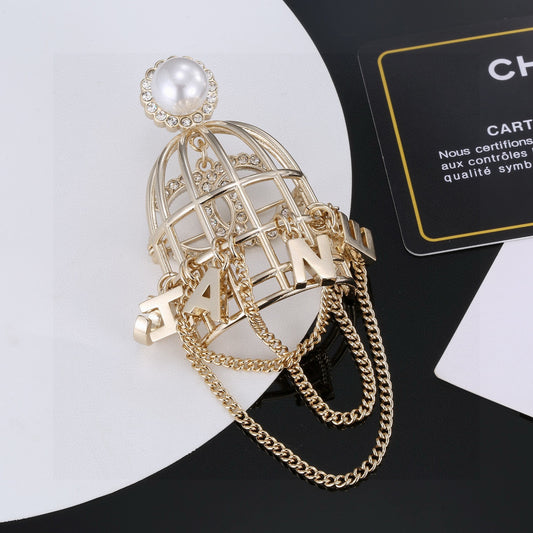 Cha**brooch