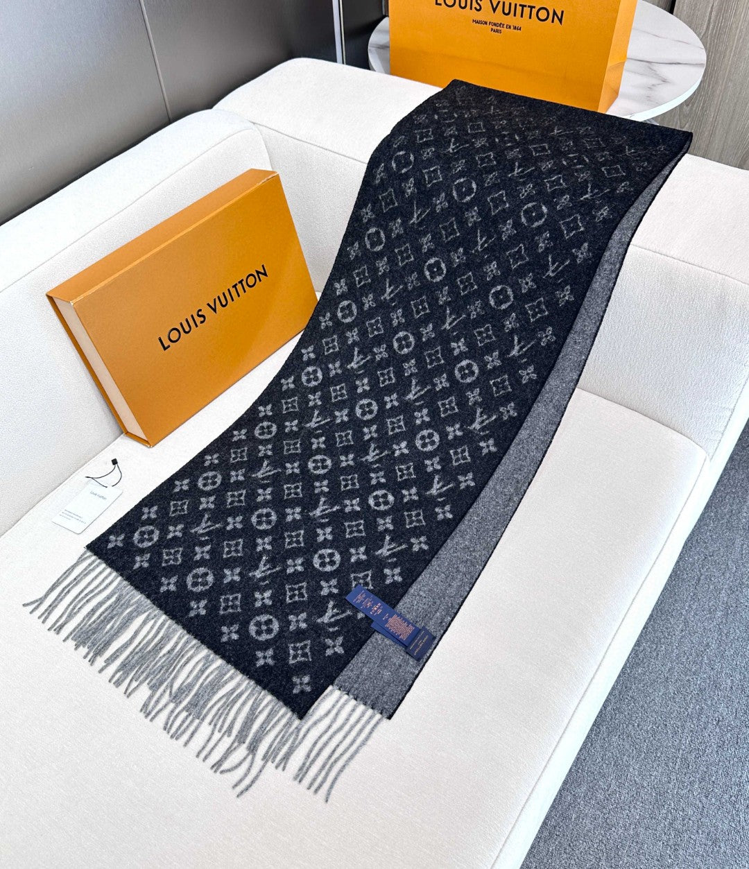 Lou**Men's cashmere scarf