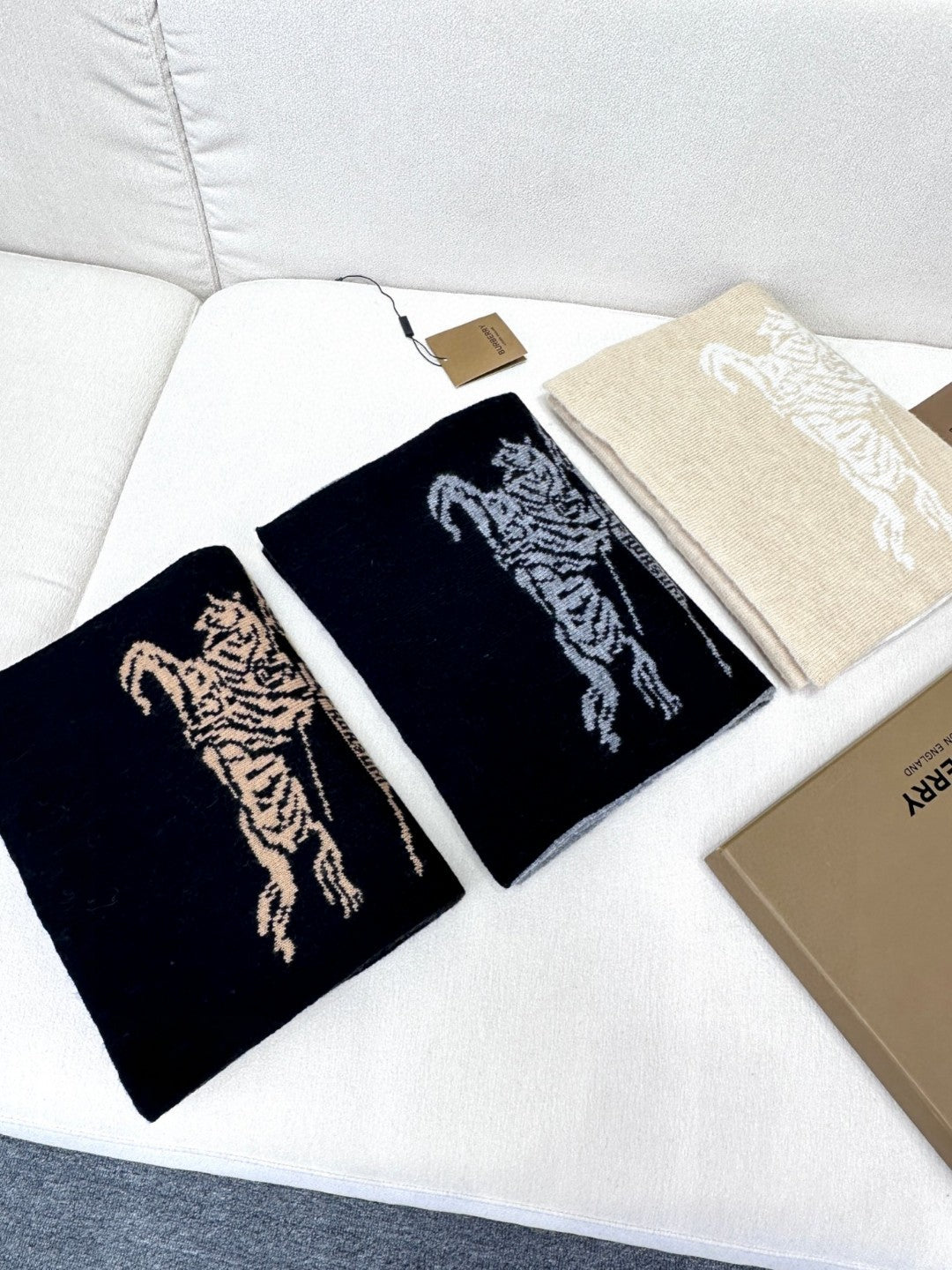 Bu** New cashmere scarf