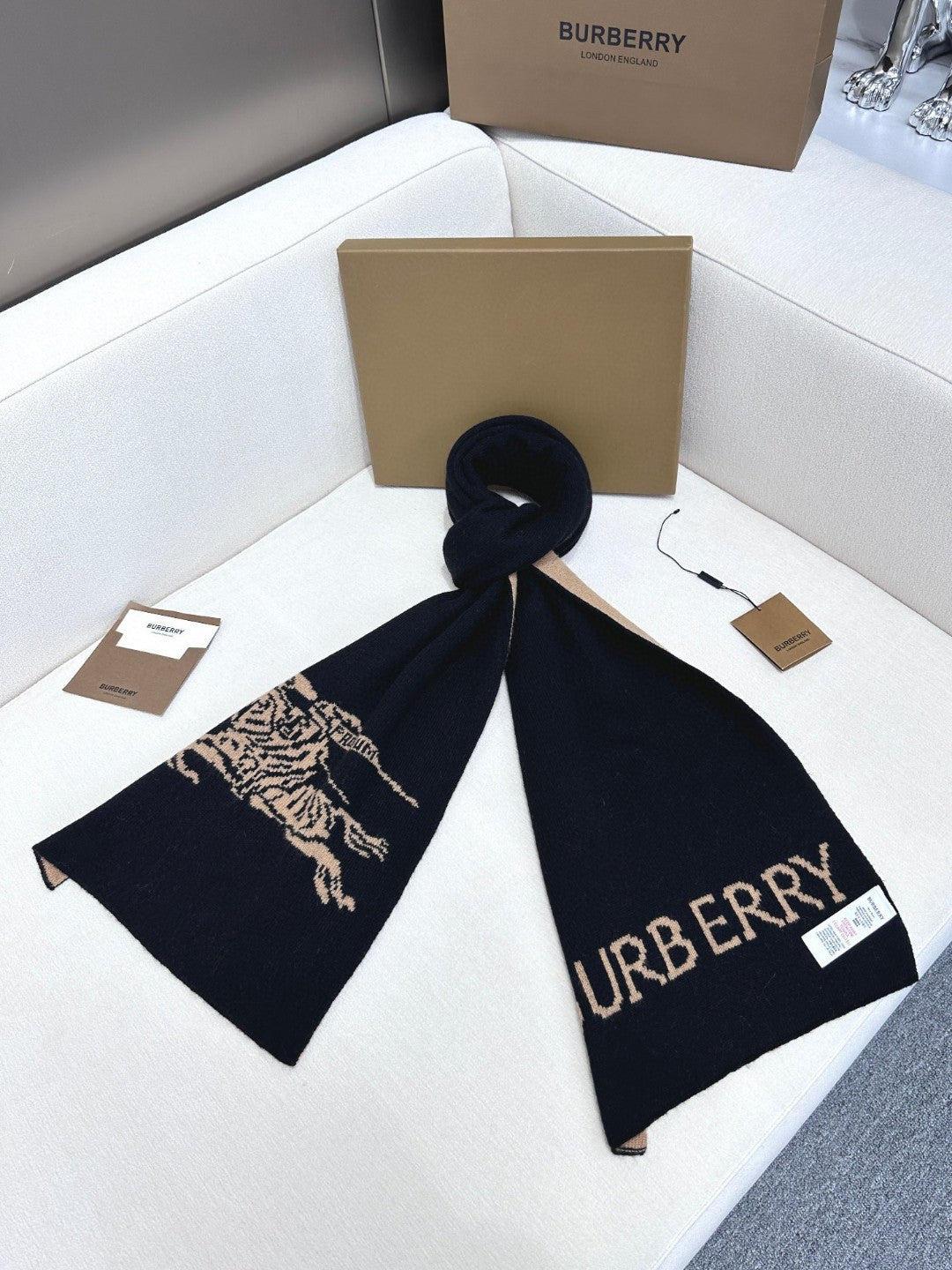 Bu** New cashmere scarf