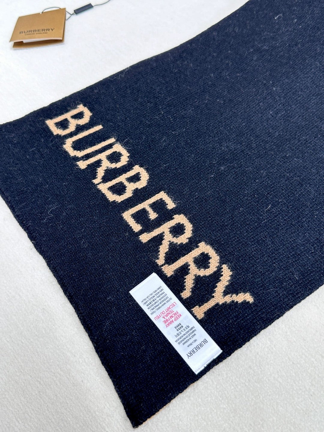 Bu** New cashmere scarf