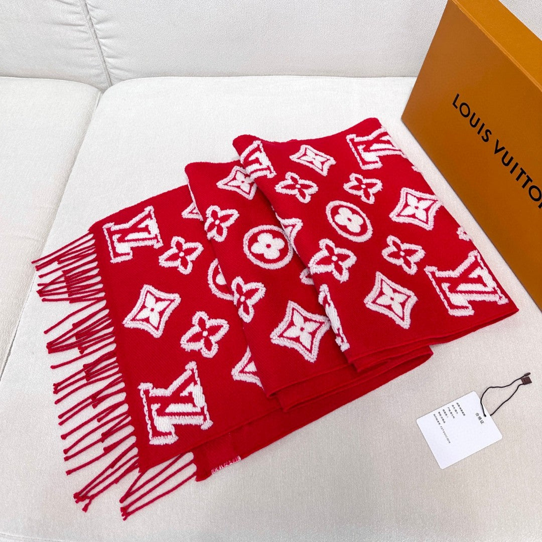 Loe** New cashmere scarf