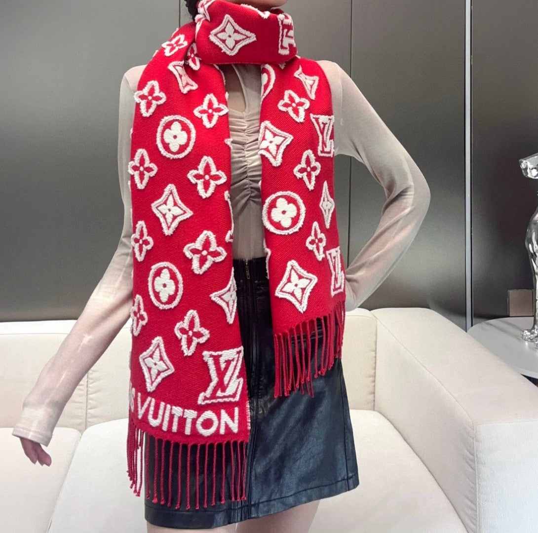 Loe** New cashmere scarf