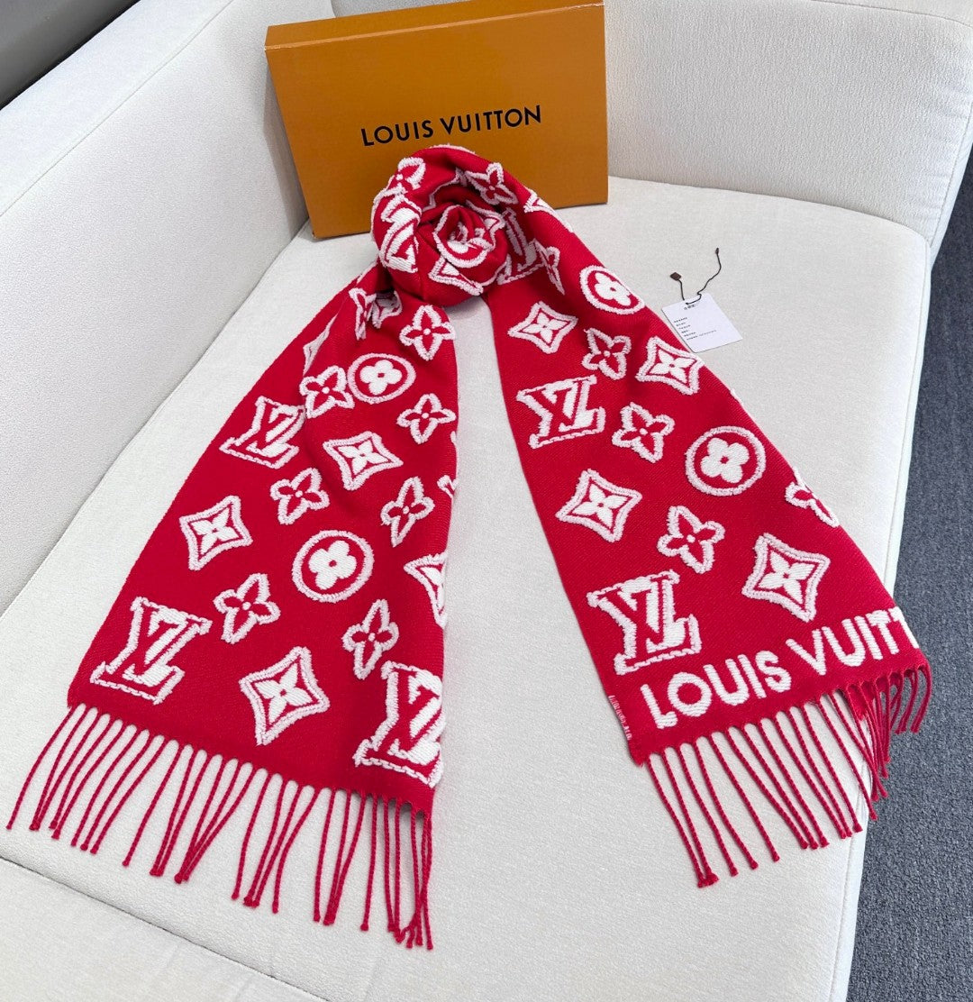 Loe** New cashmere scarf