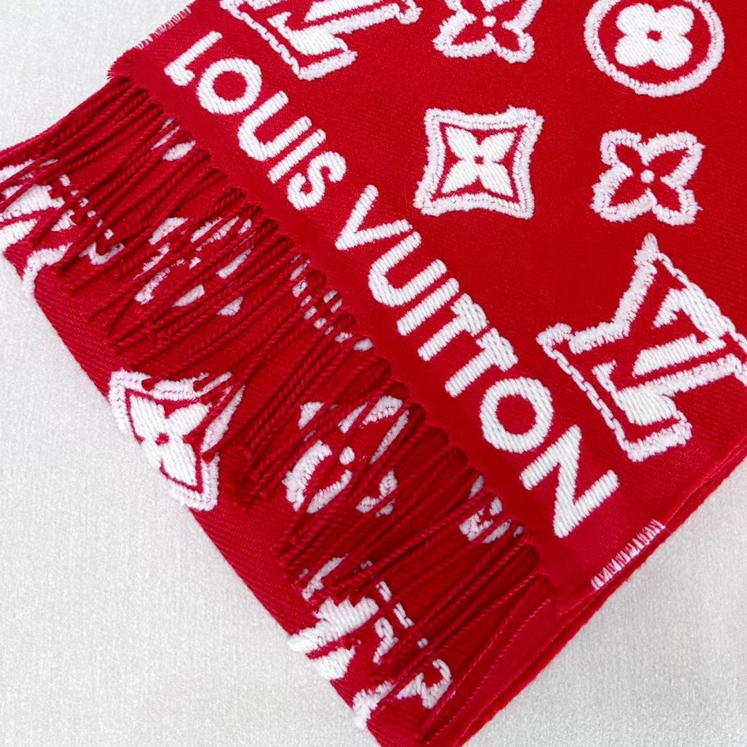 Loe** New cashmere scarf