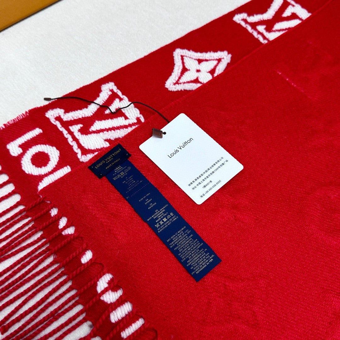 Loe** New cashmere scarf