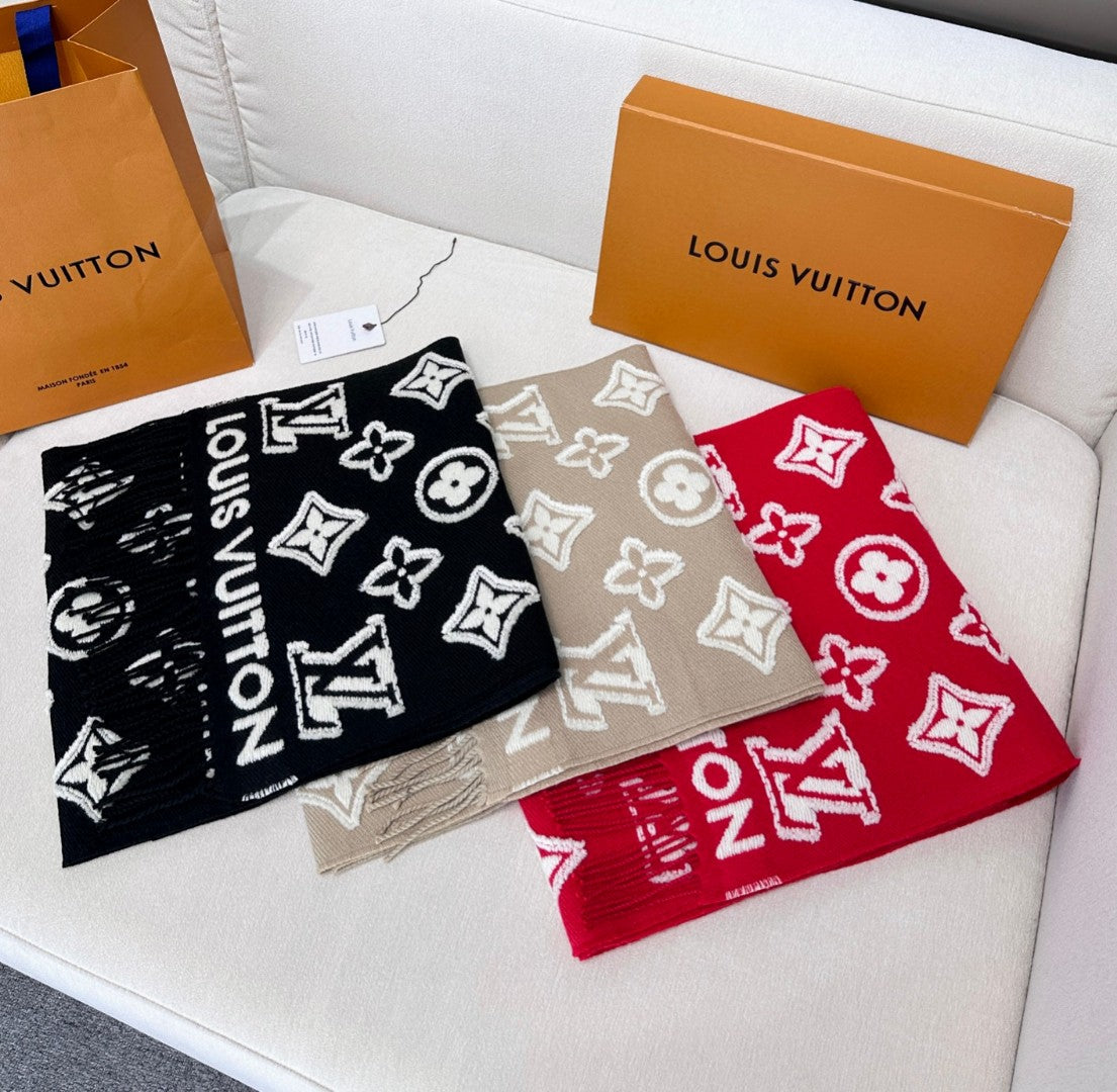 Loe** New cashmere scarf