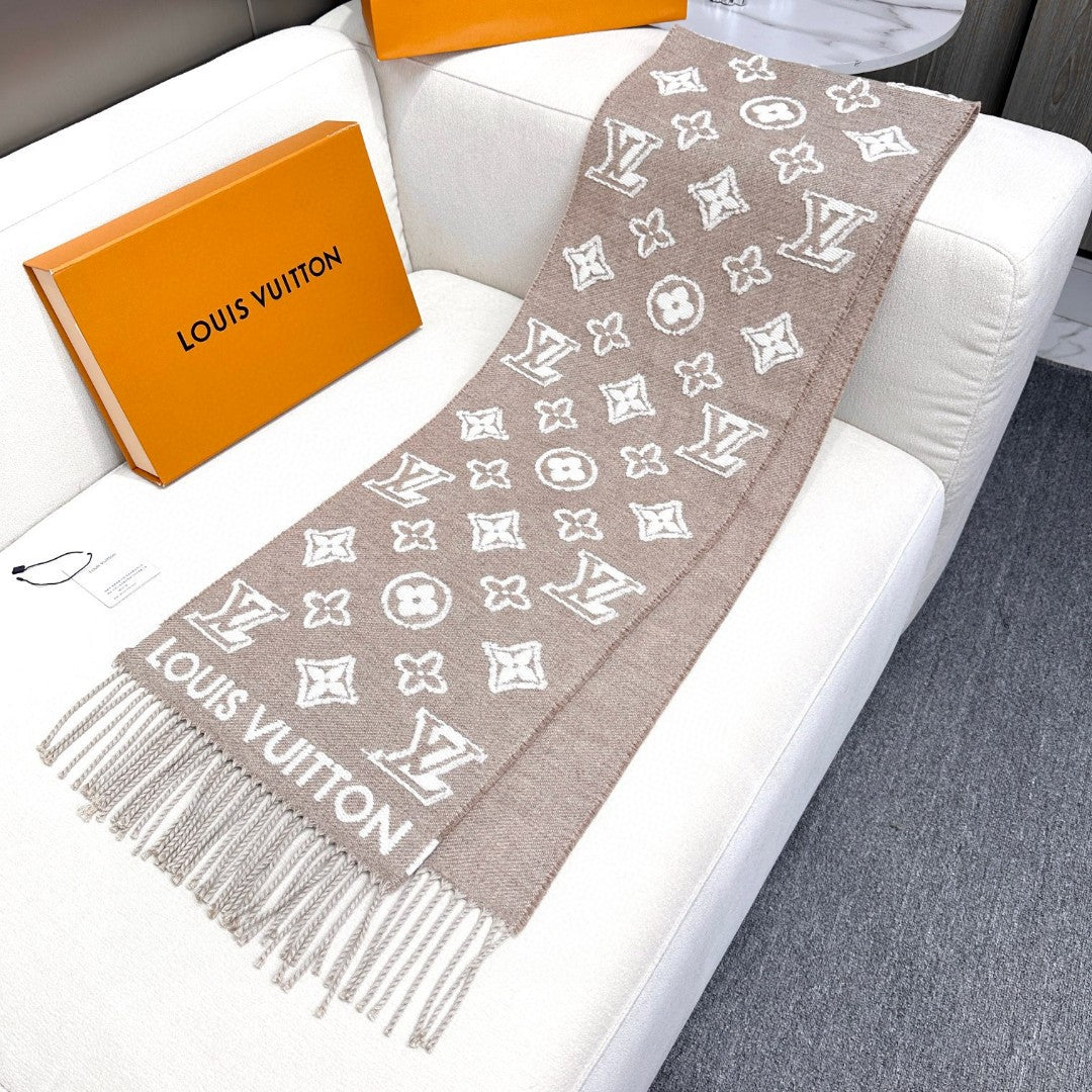 Loe** New cashmere scarf