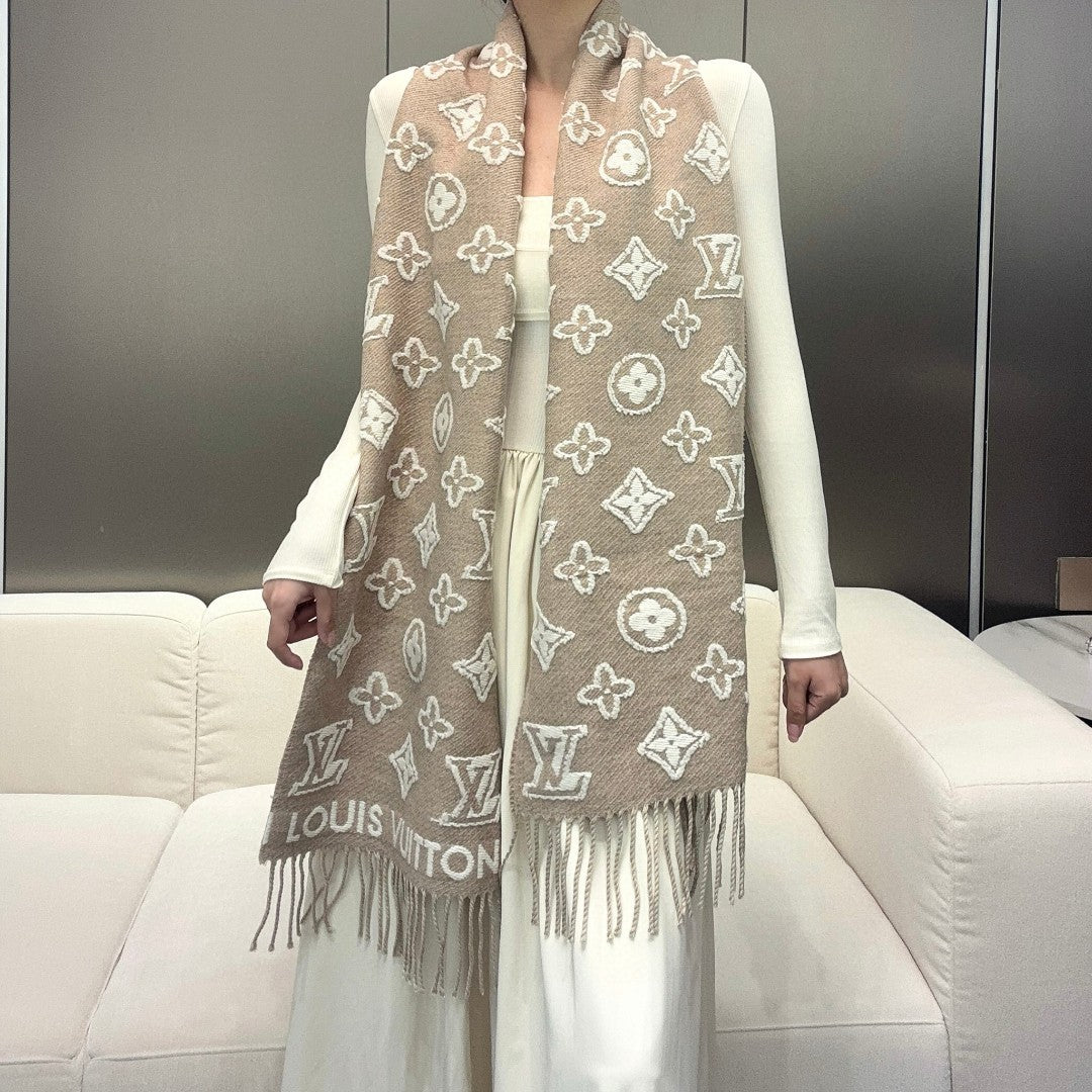 Loe** New cashmere scarf