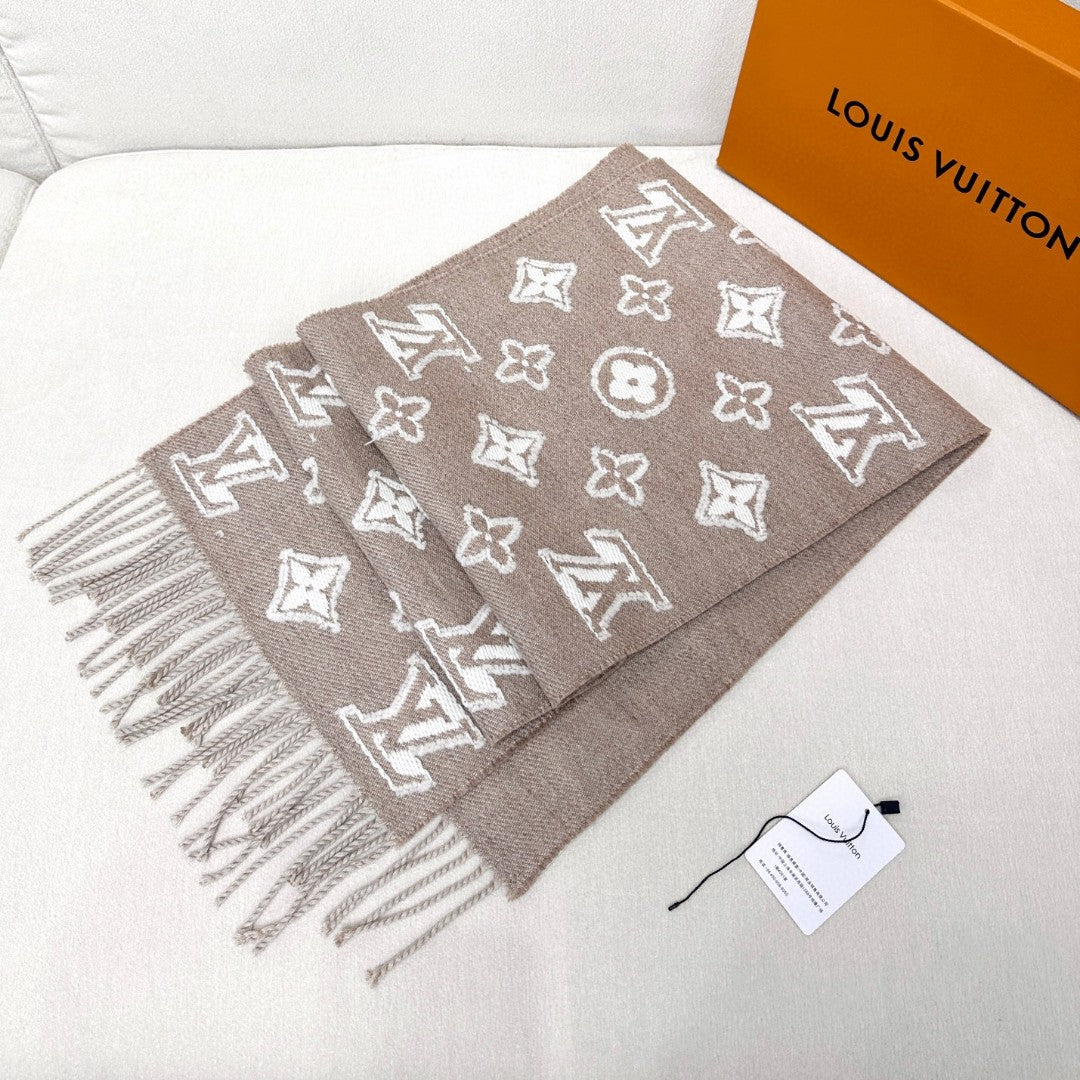 Loe** New cashmere scarf