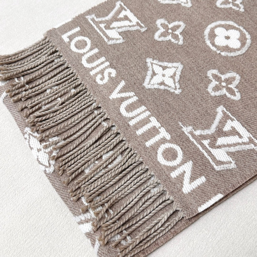 Loe** New cashmere scarf