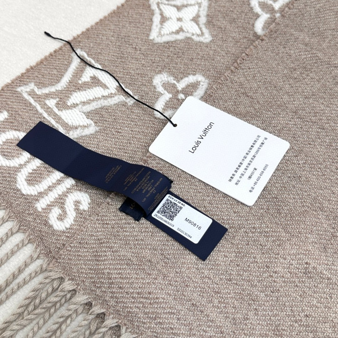 Loe** New cashmere scarf