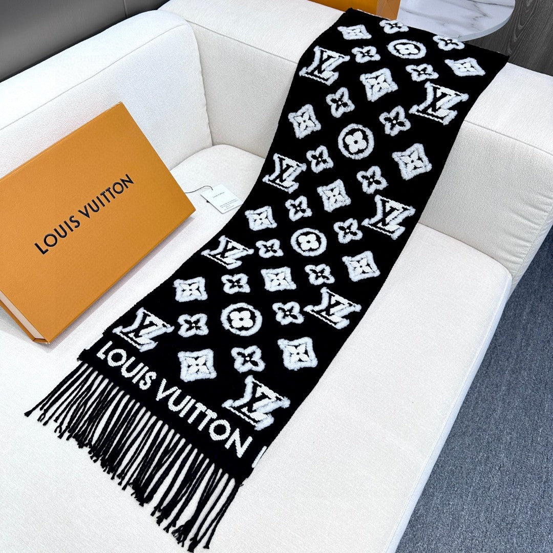Loe** New cashmere scarf