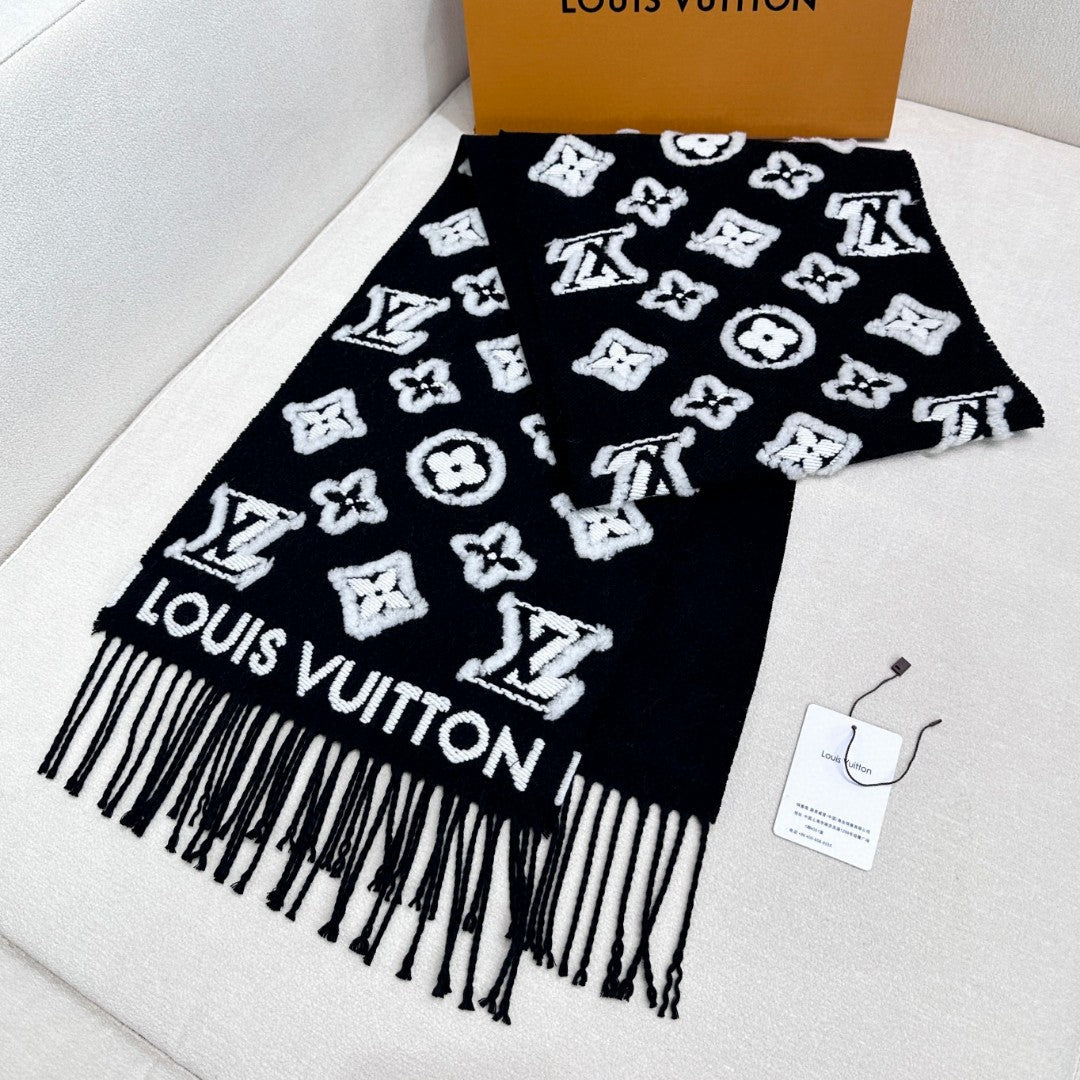 Loe** New cashmere scarf