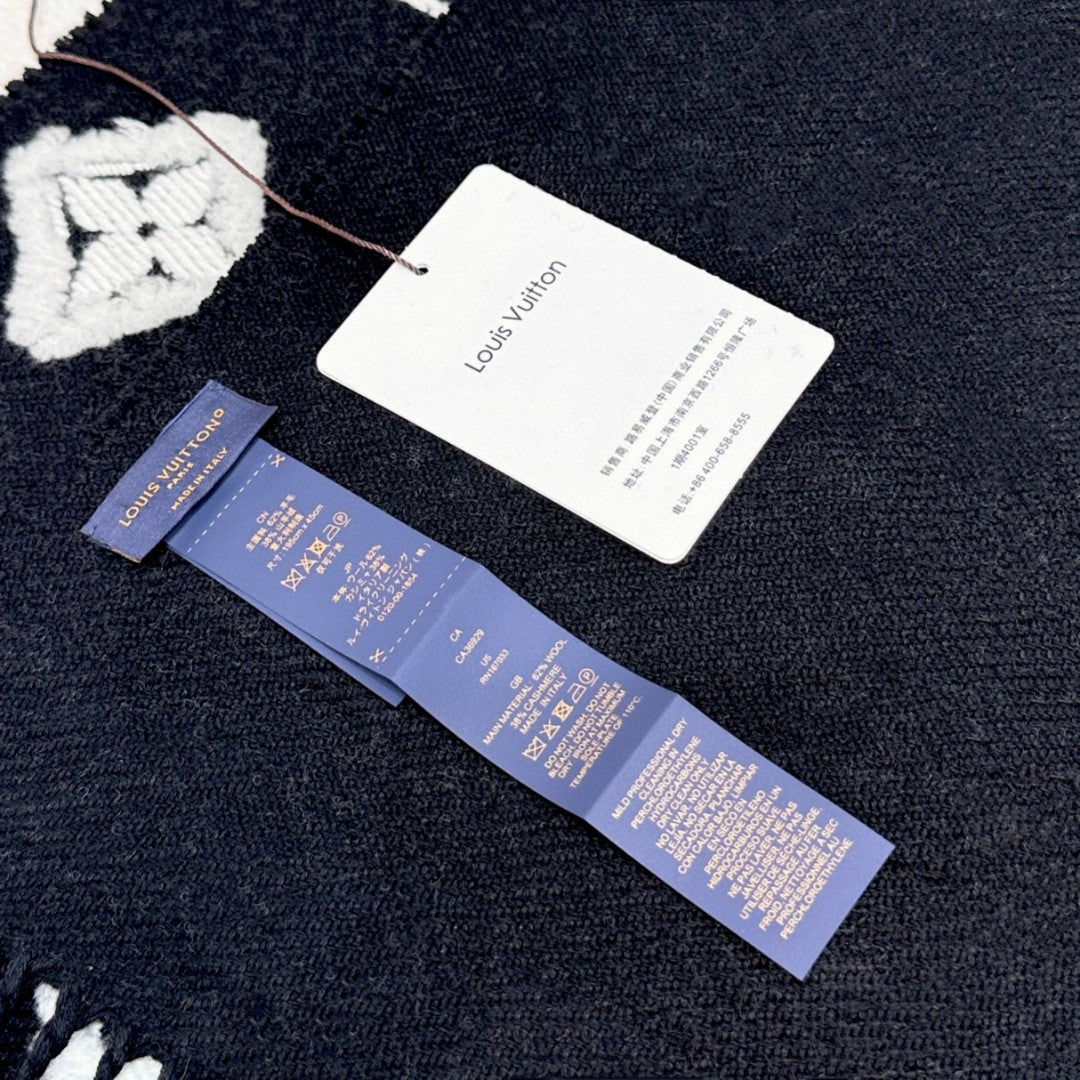 Loe** New cashmere scarf