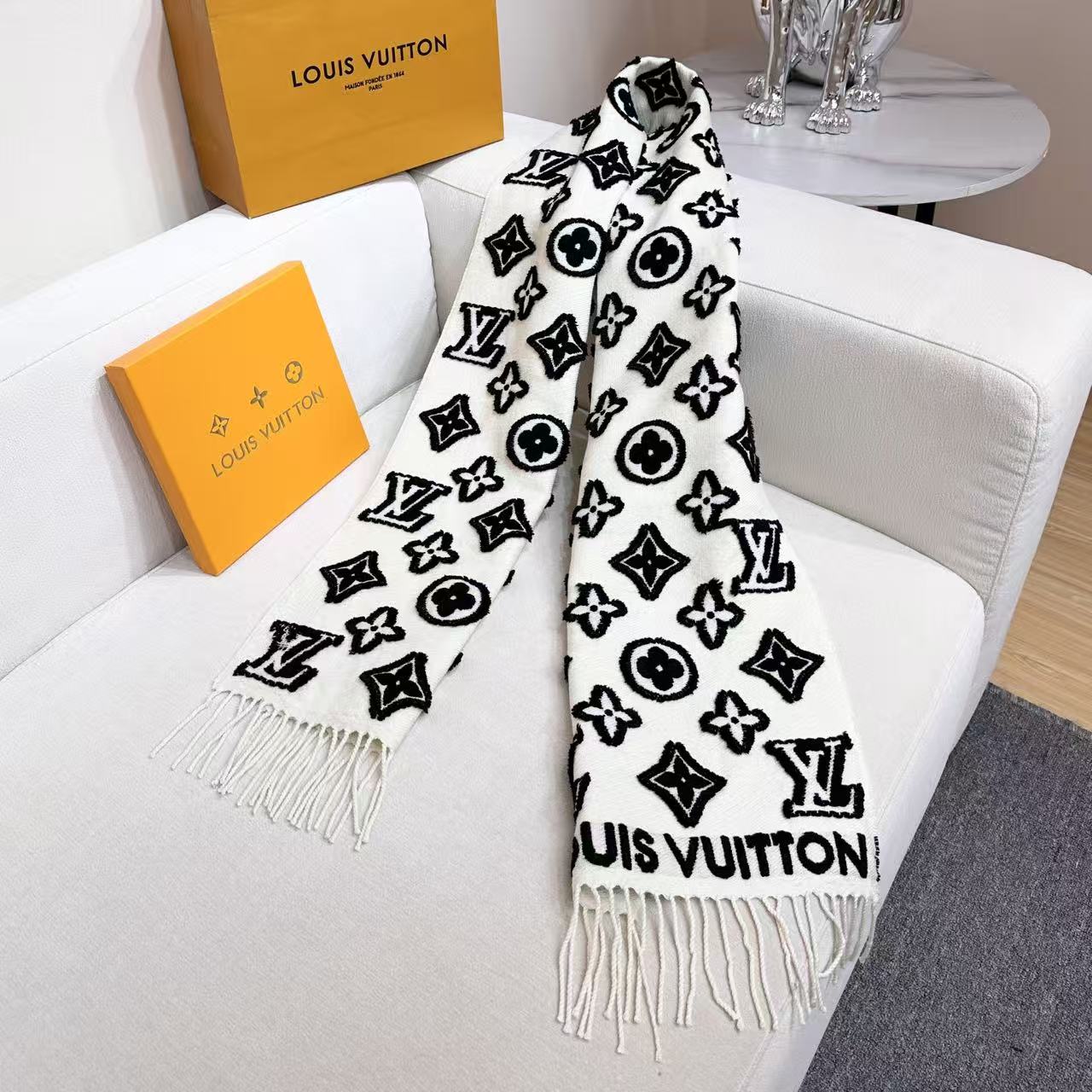 Lov** New cashmere scarf