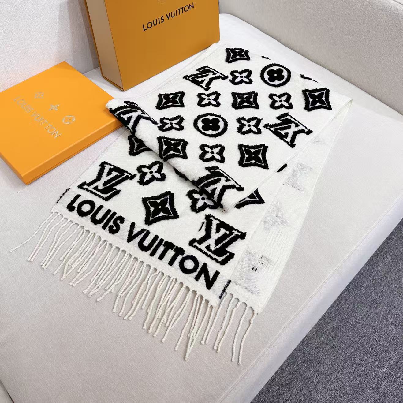 Lov** New cashmere scarf