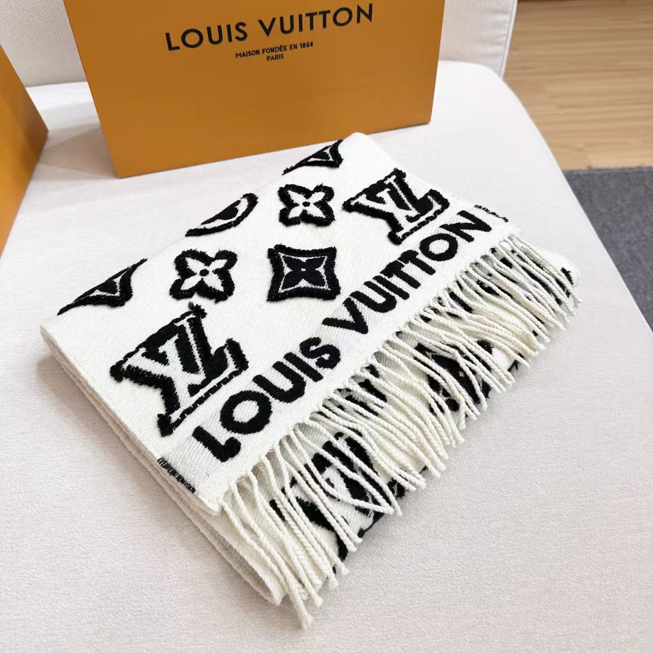 Lov** New cashmere scarf