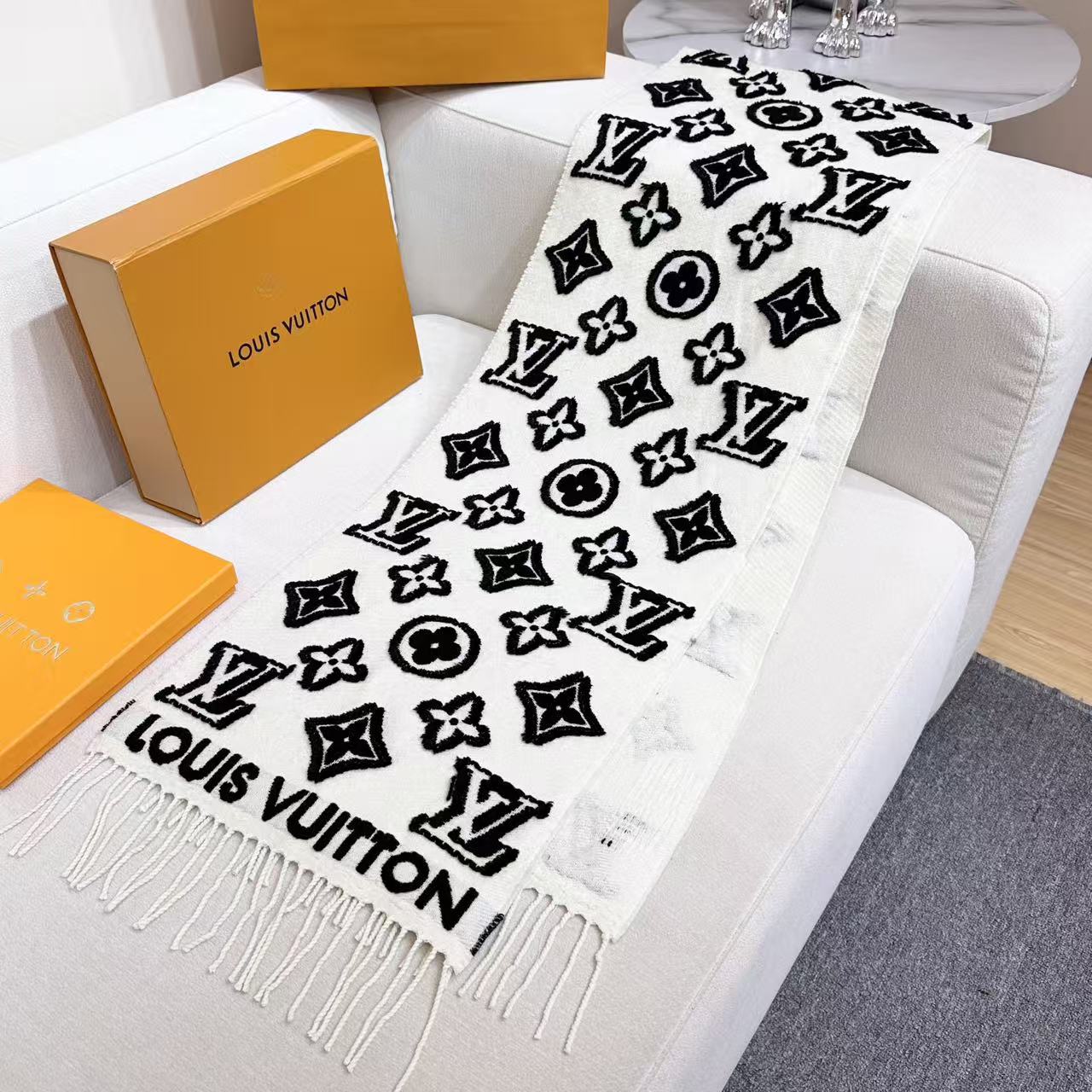 Lov** New cashmere scarf