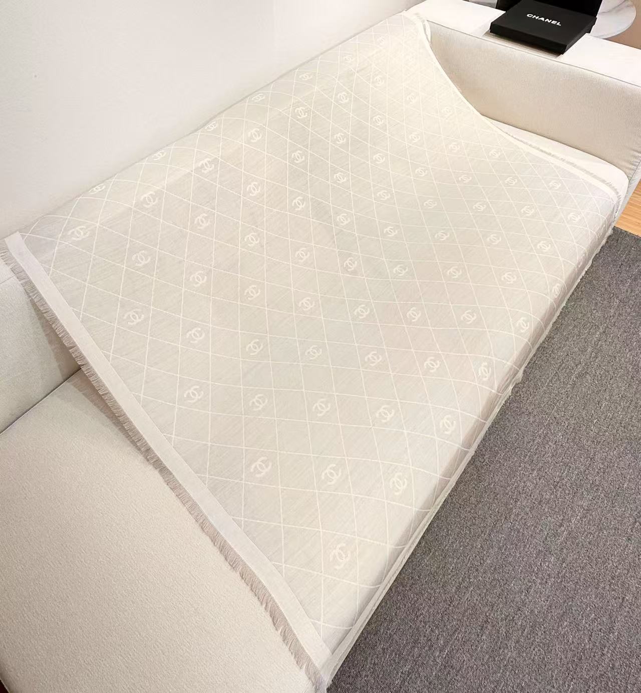 Cha** New cashmere  wraps