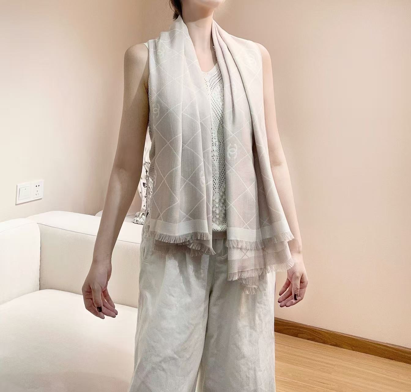 Cha** New cashmere  wraps