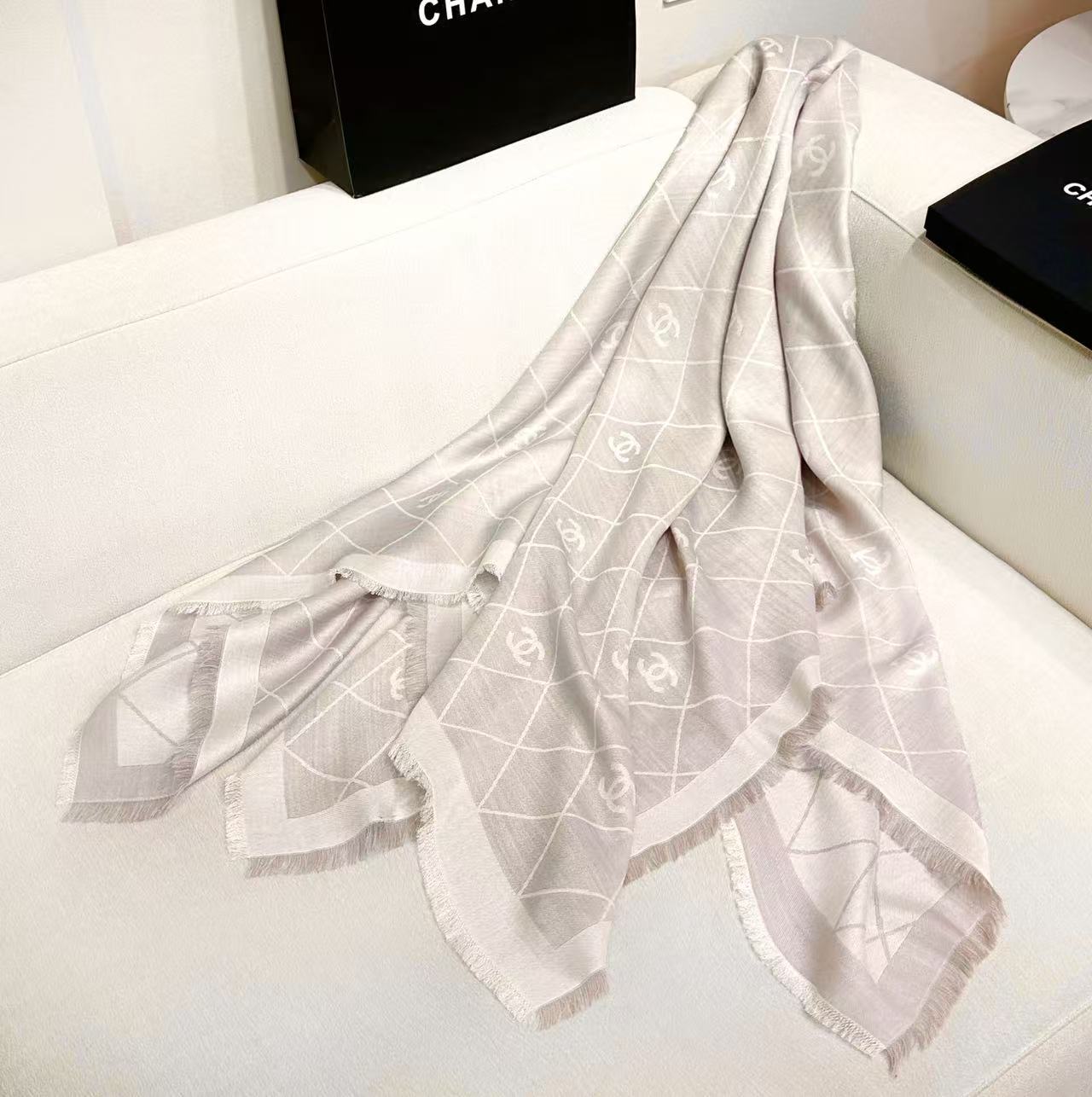 Cha** New cashmere  wraps