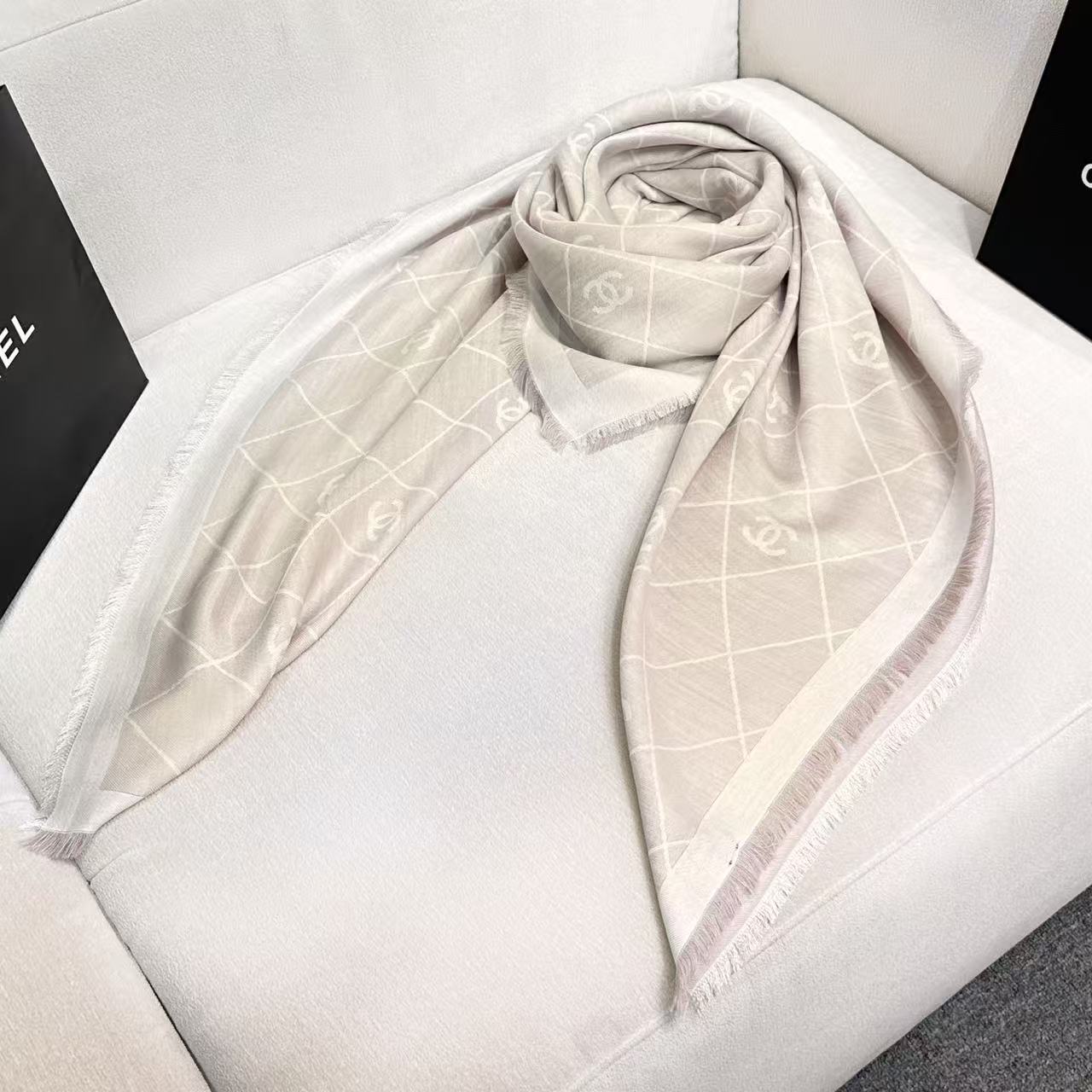 Cha** New cashmere  wraps