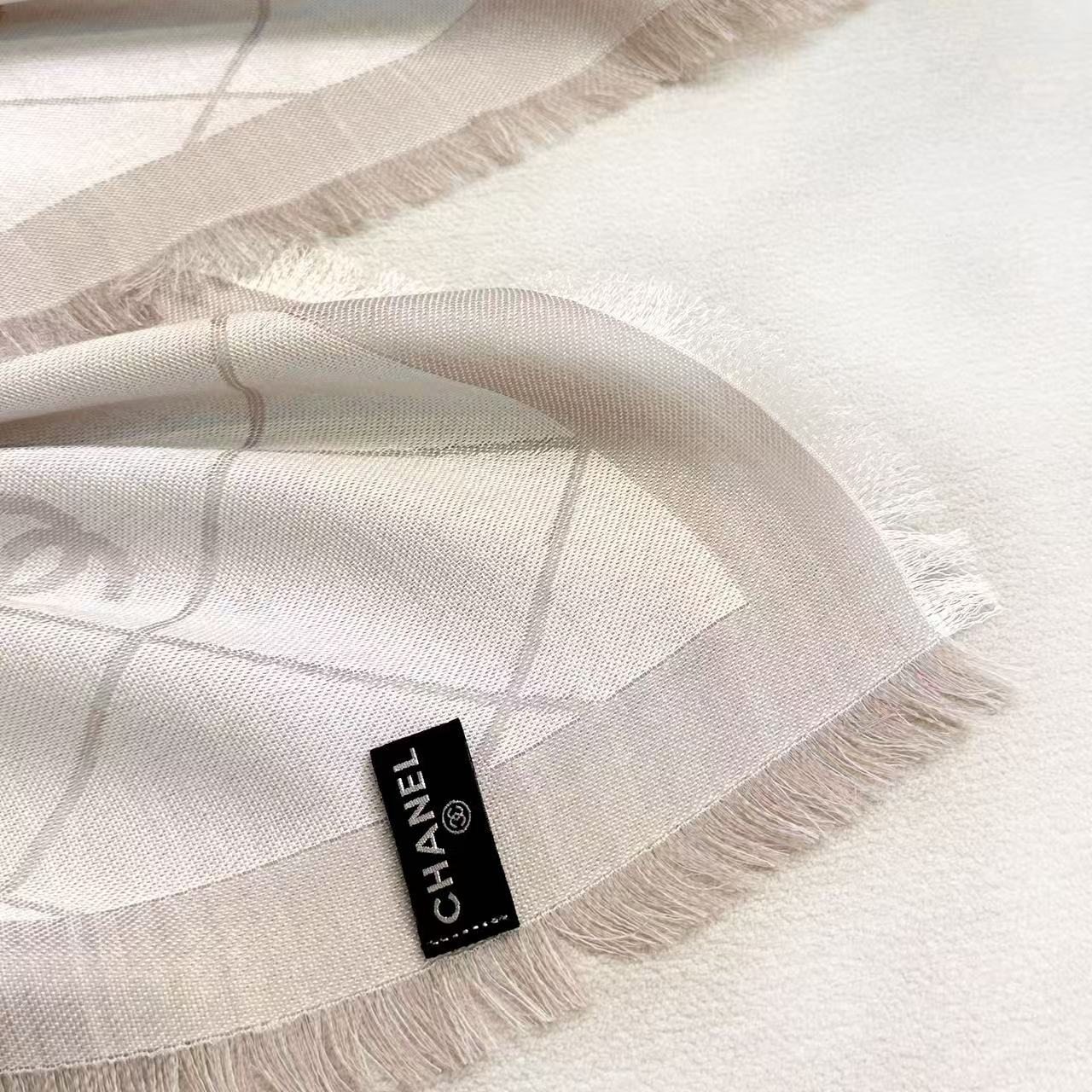 Cha** New cashmere  wraps