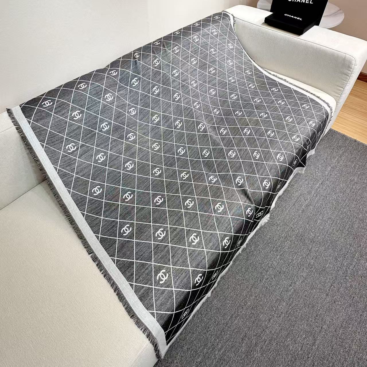 Cha** New cashmere  wraps