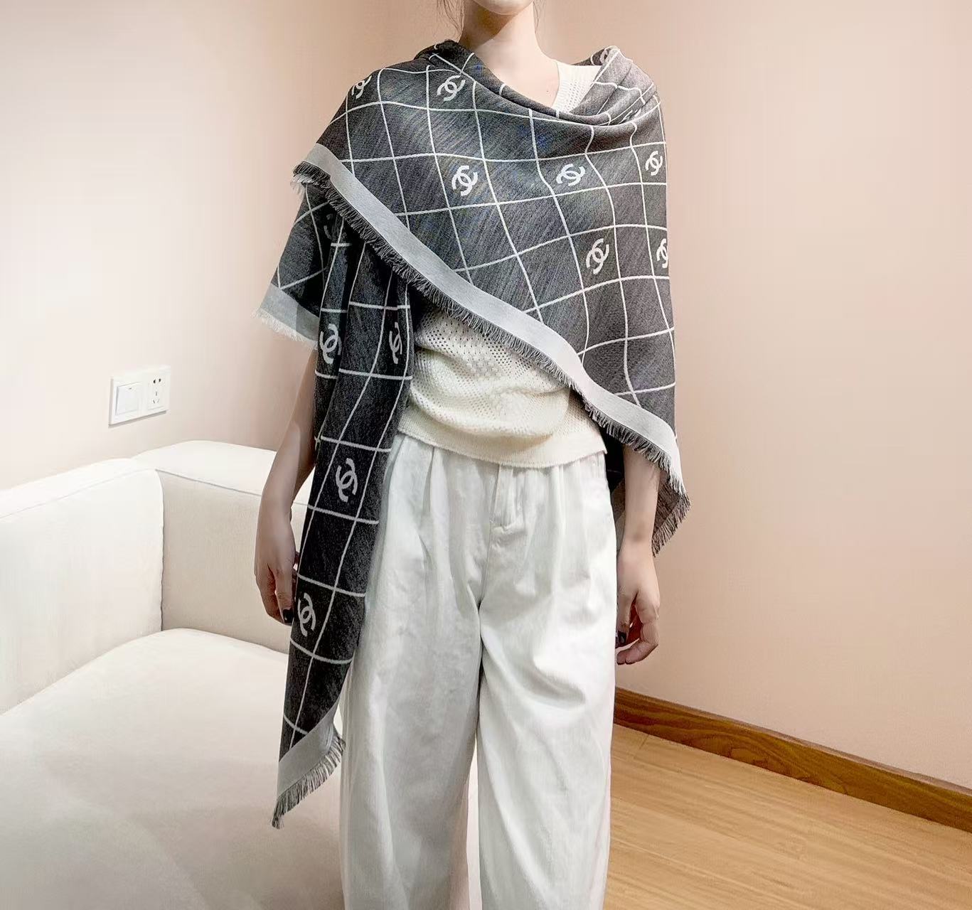 Cha** New cashmere  wraps