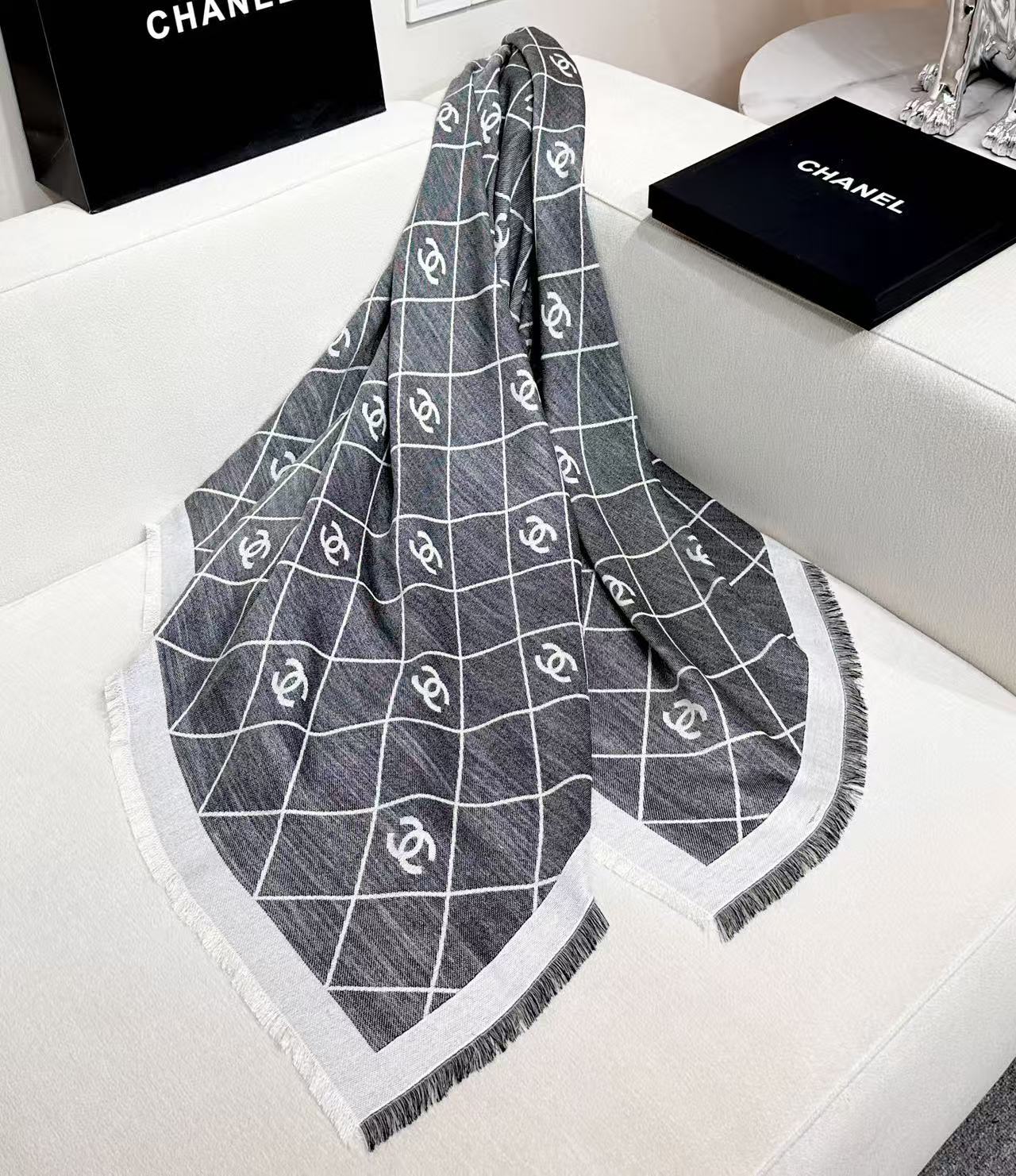 Cha** New cashmere  wraps