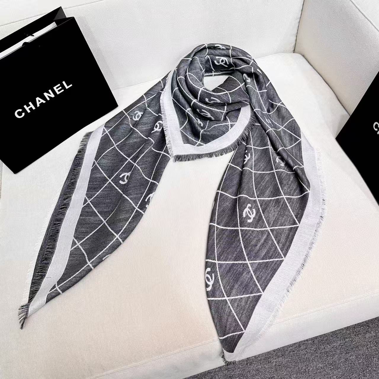 Cha** New cashmere  wraps