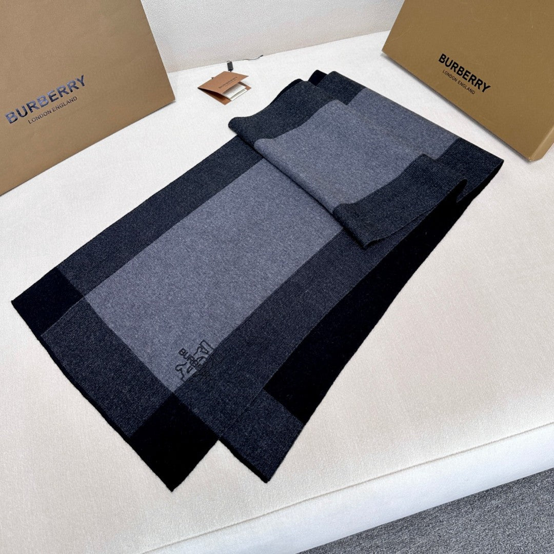 Bu** New cashmere scarf