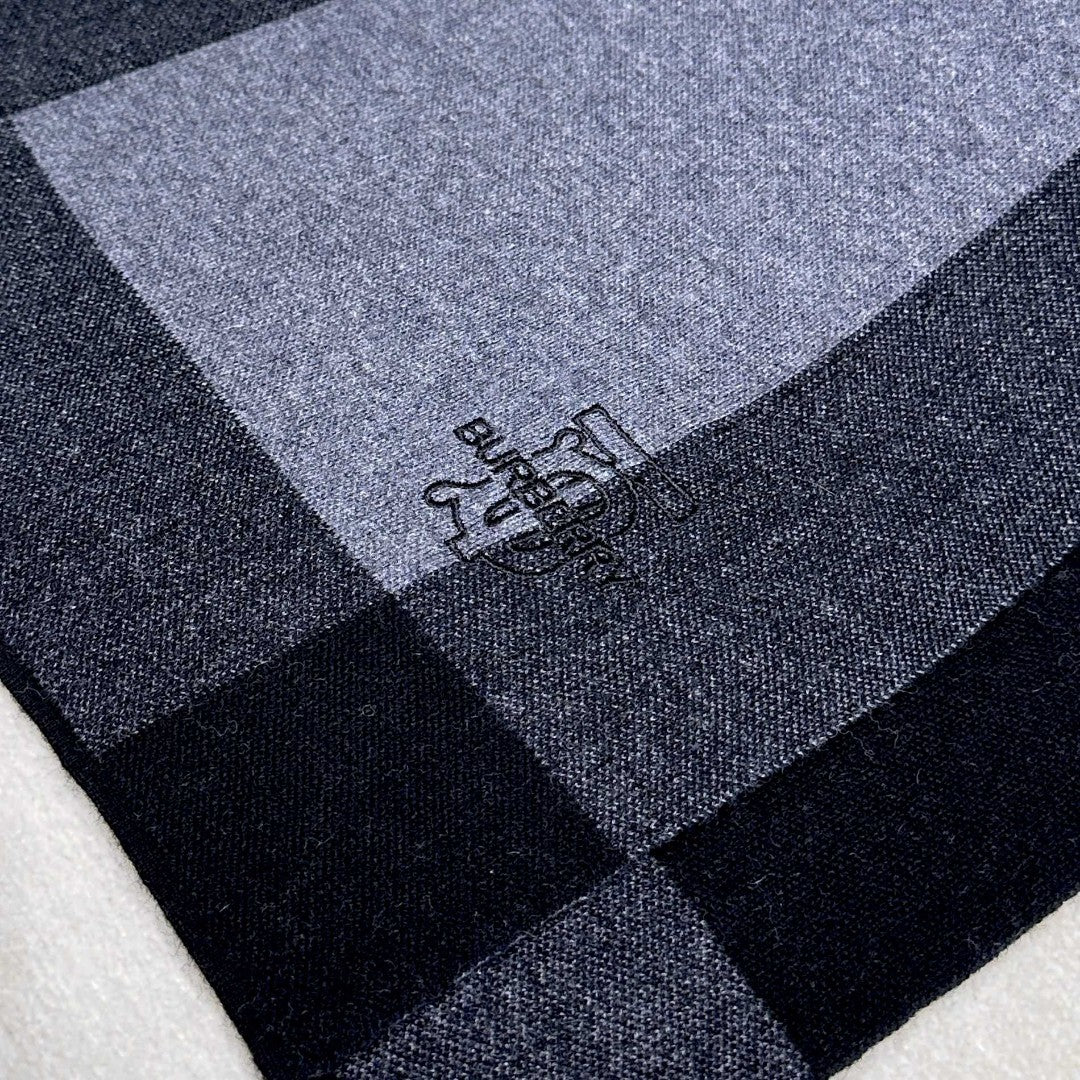 Bu** New cashmere scarf