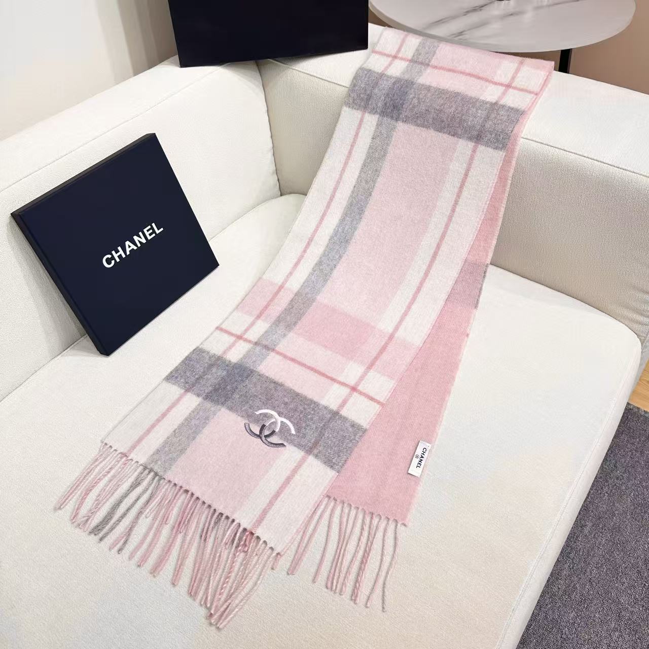 Cha** New cashmere scarf