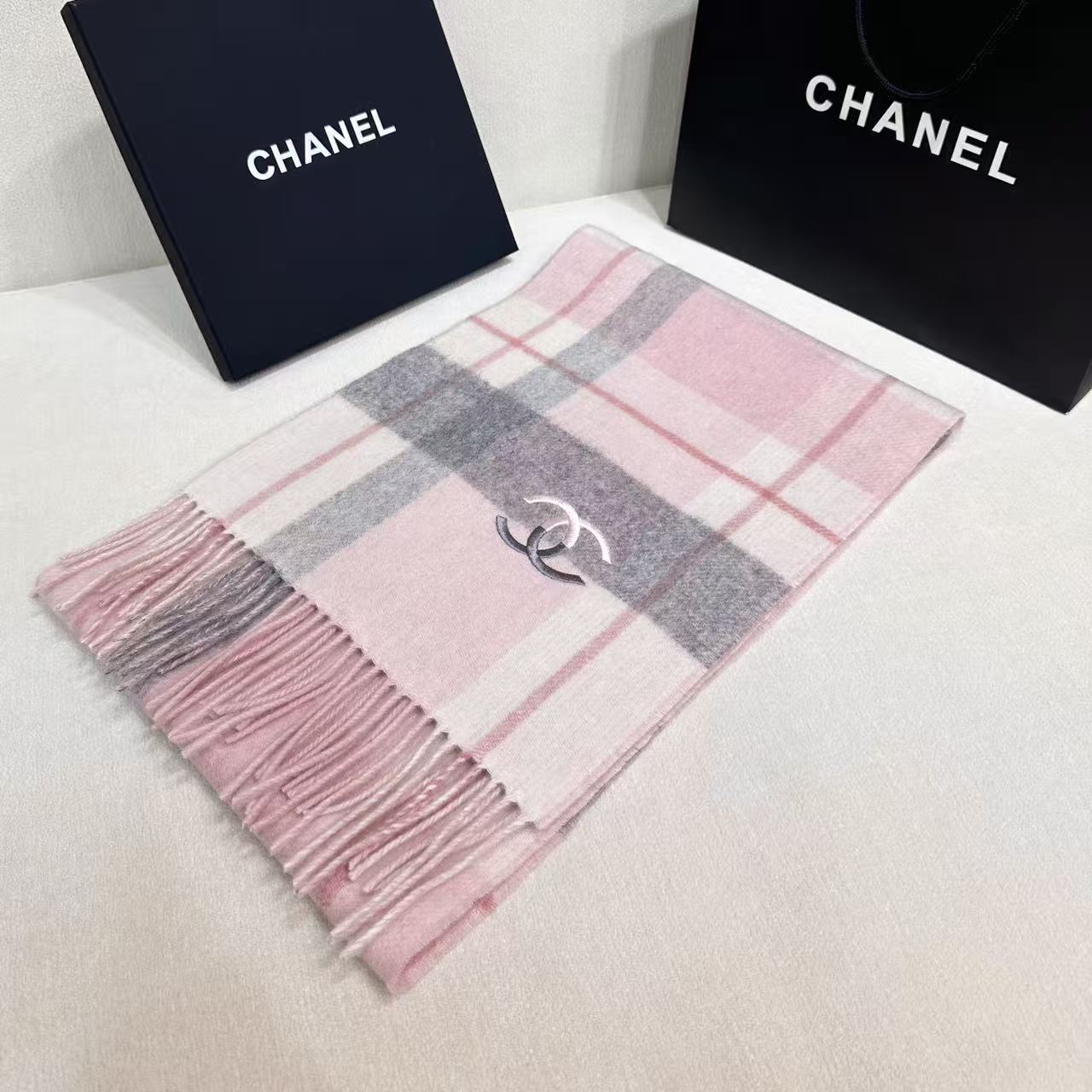Cha** New cashmere scarf