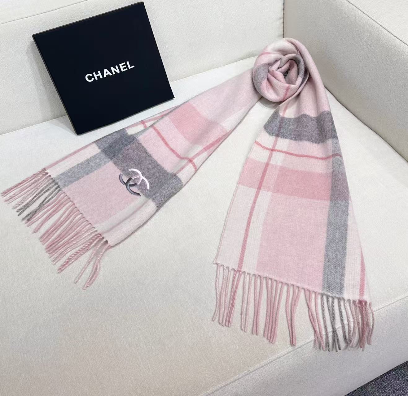 Cha** New cashmere scarf