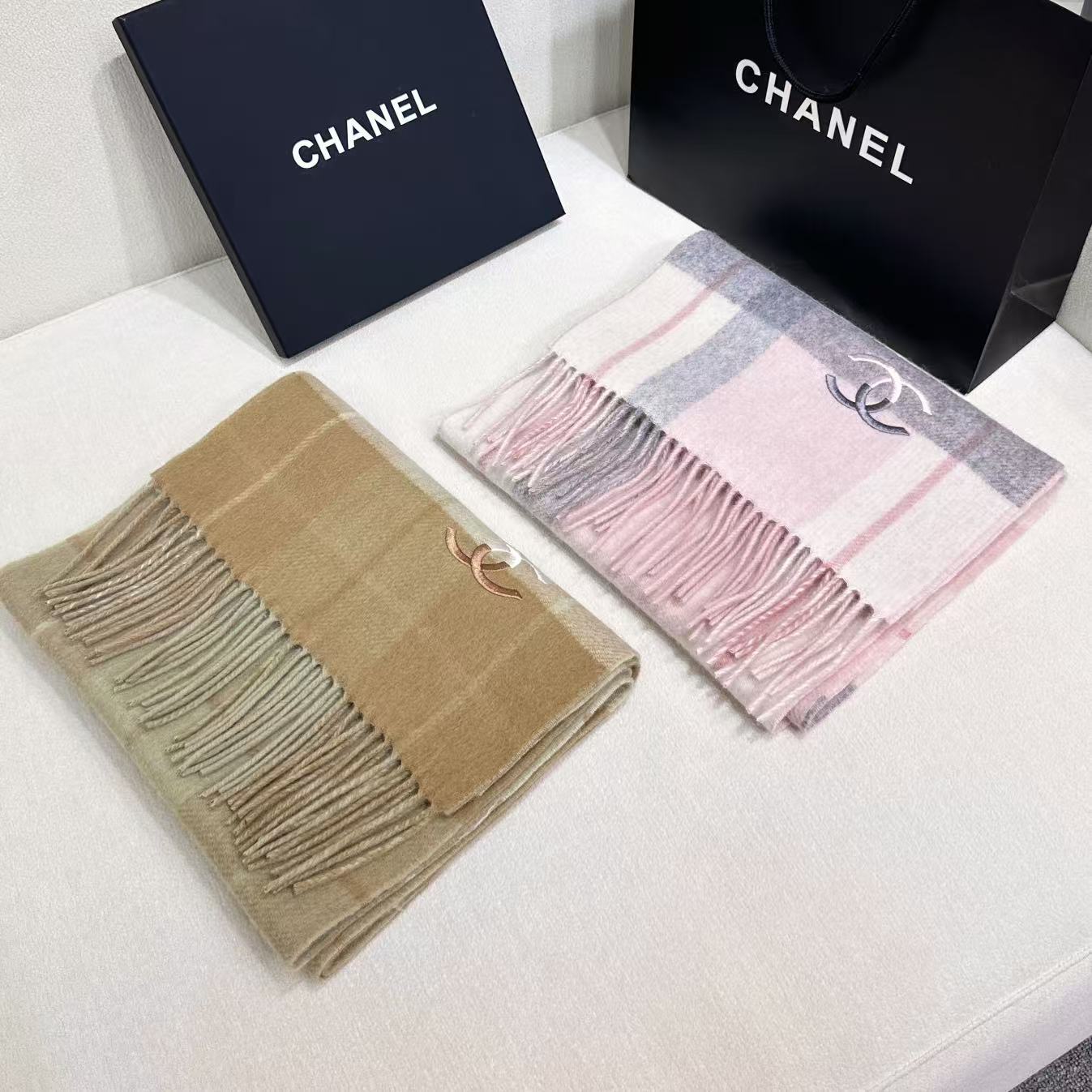 Cha** New cashmere scarf