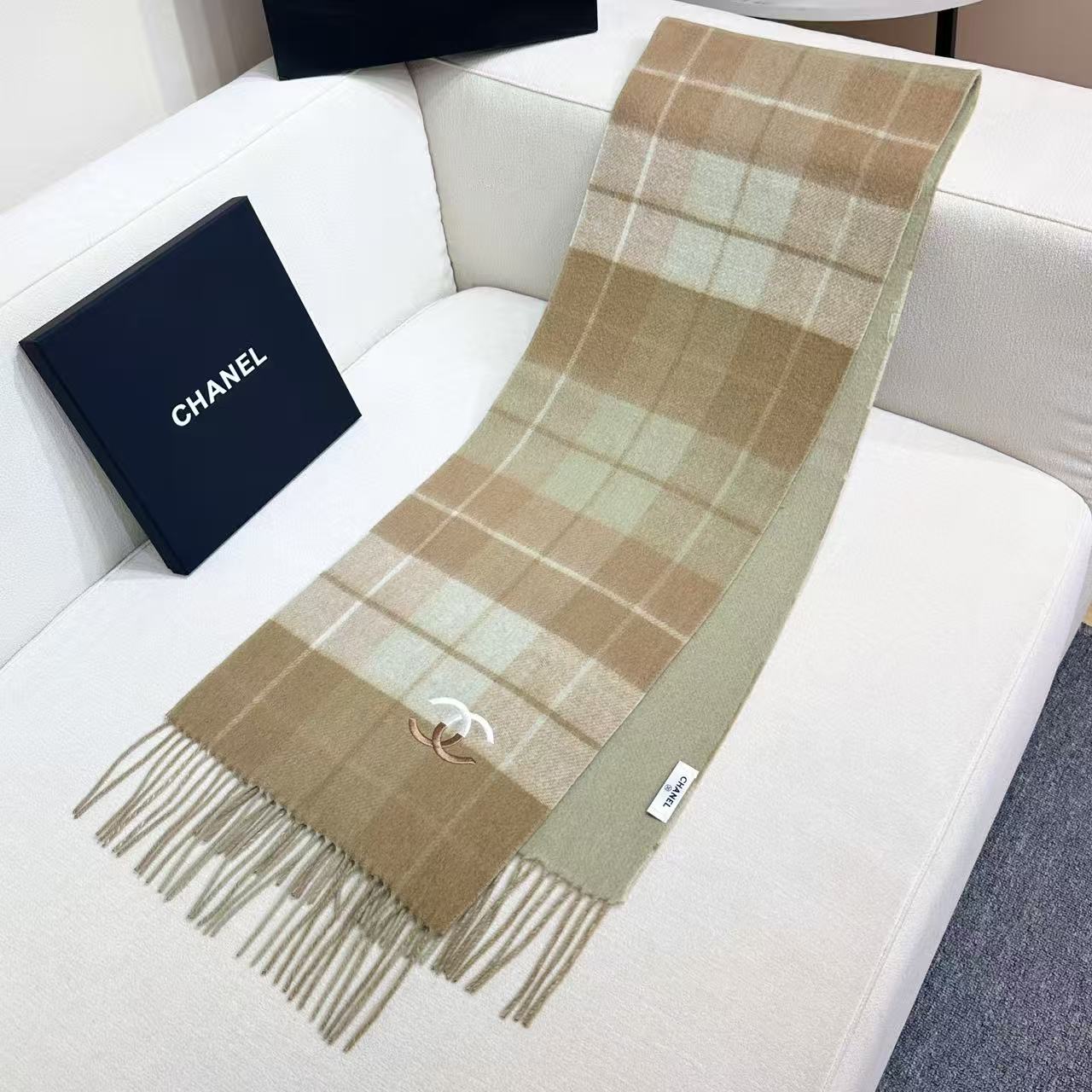 Cha** New cashmere scarf